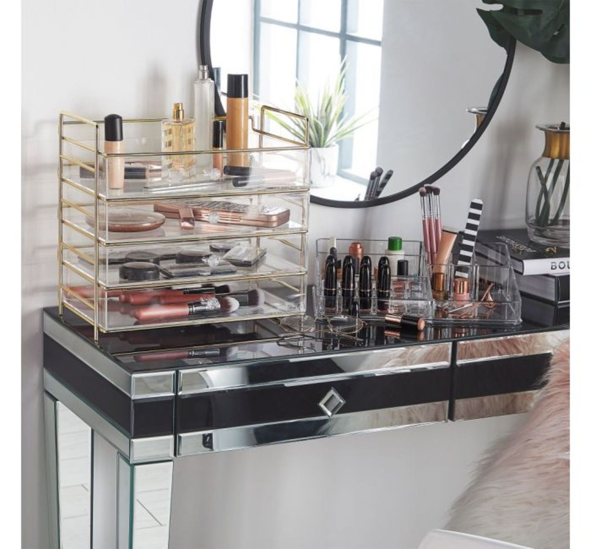 (OM121) 5 Tier Cosmetic Organiser The 5 tier display features 4 large removable drawers with c... - Image 3 of 3