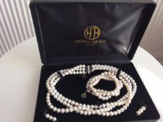 Freshwater Cultured Pearls Demi-Parure