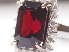 Exceptional Certified Natural Vvs Red Spinel 4.24 Ct And Diamonds 18K Gold Ring .