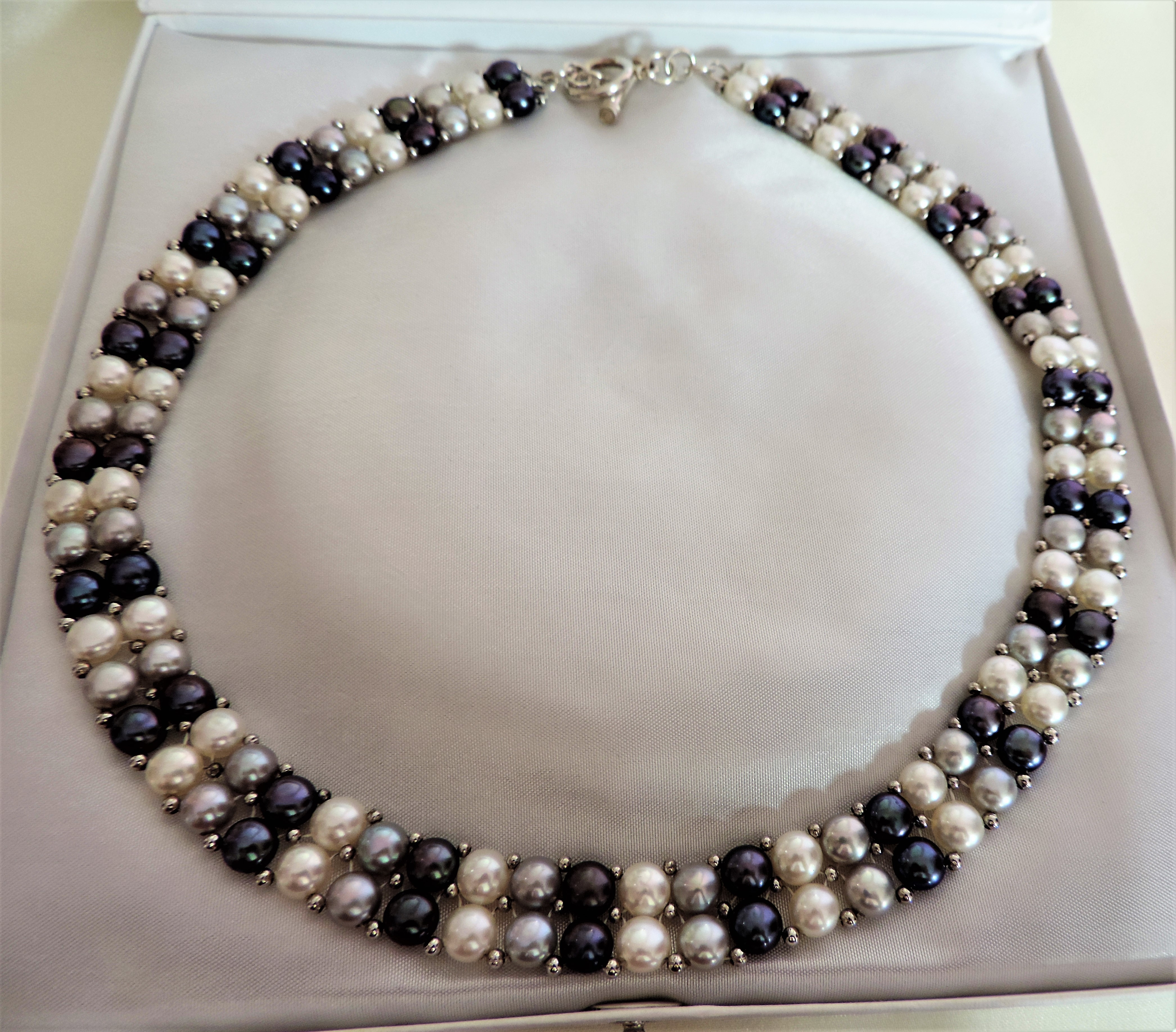 Pretty Multi Colour Cultured Pearl Necklace - Image 4 of 6