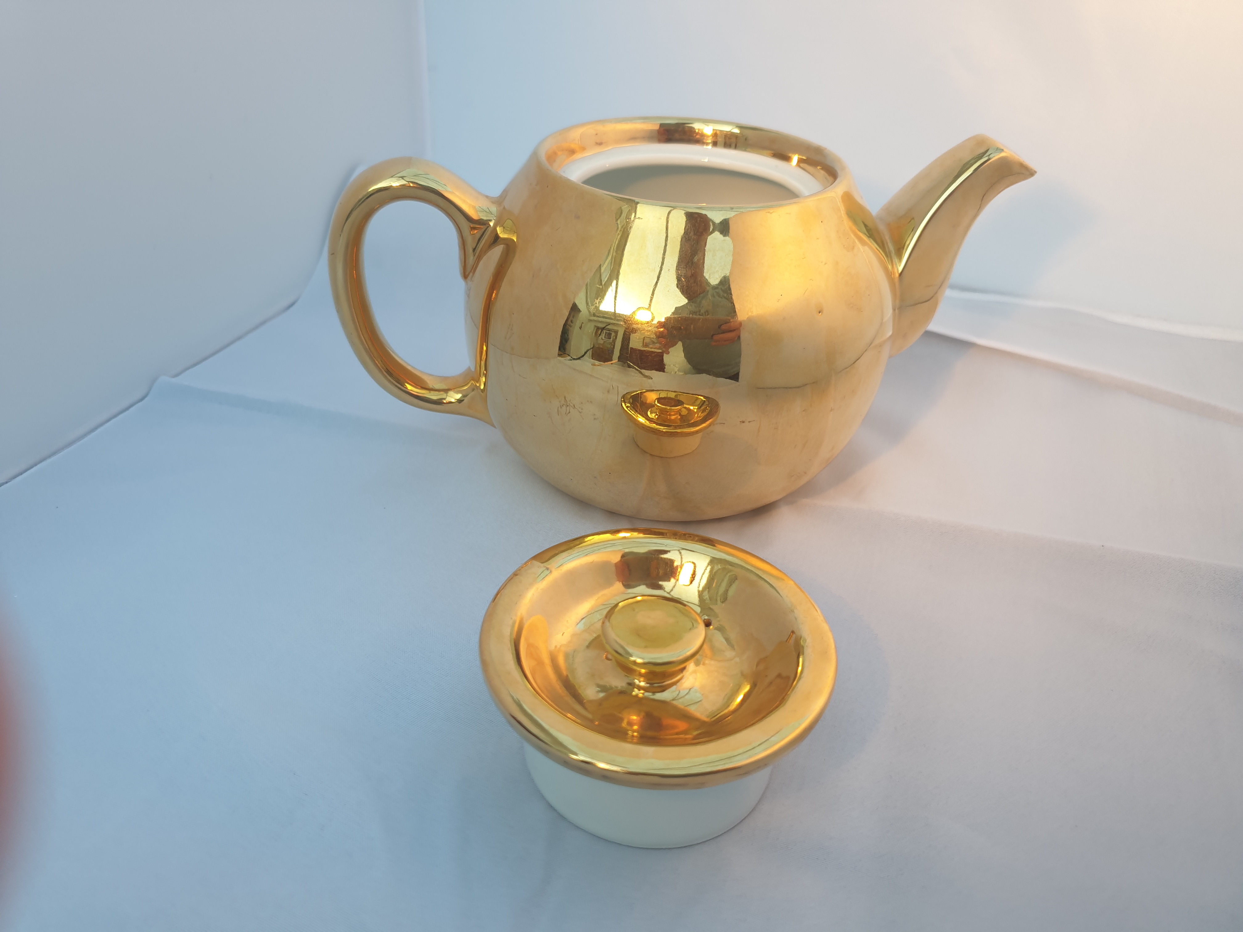 Royal Worcester Gold Teapot - Image 4 of 5