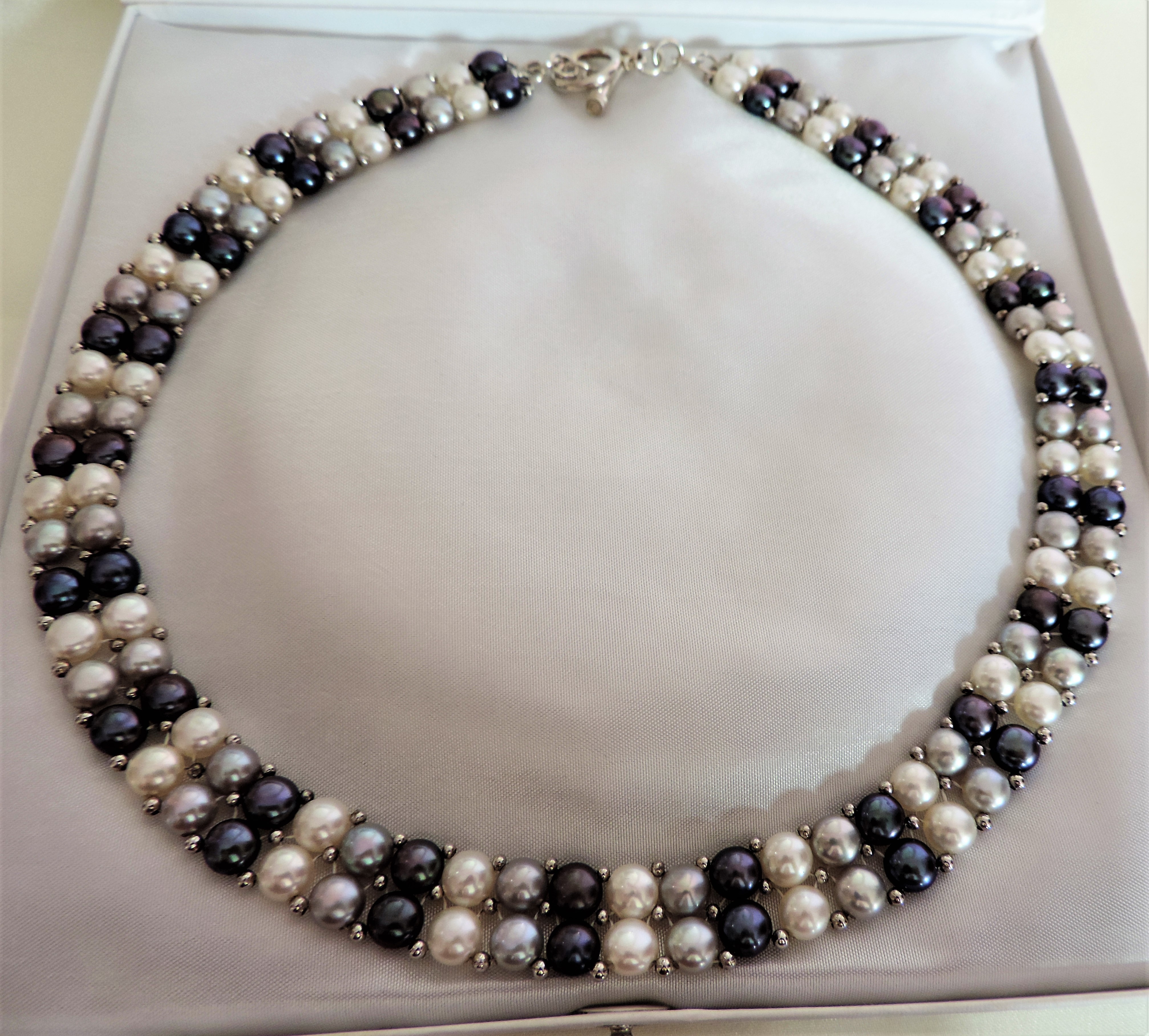 Pretty Multi Colour Cultured Pearl Necklace - Image 5 of 6