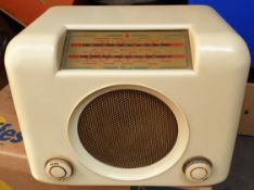 Vintage Bush Bakelite Valve Radio Model DAC90 Cream