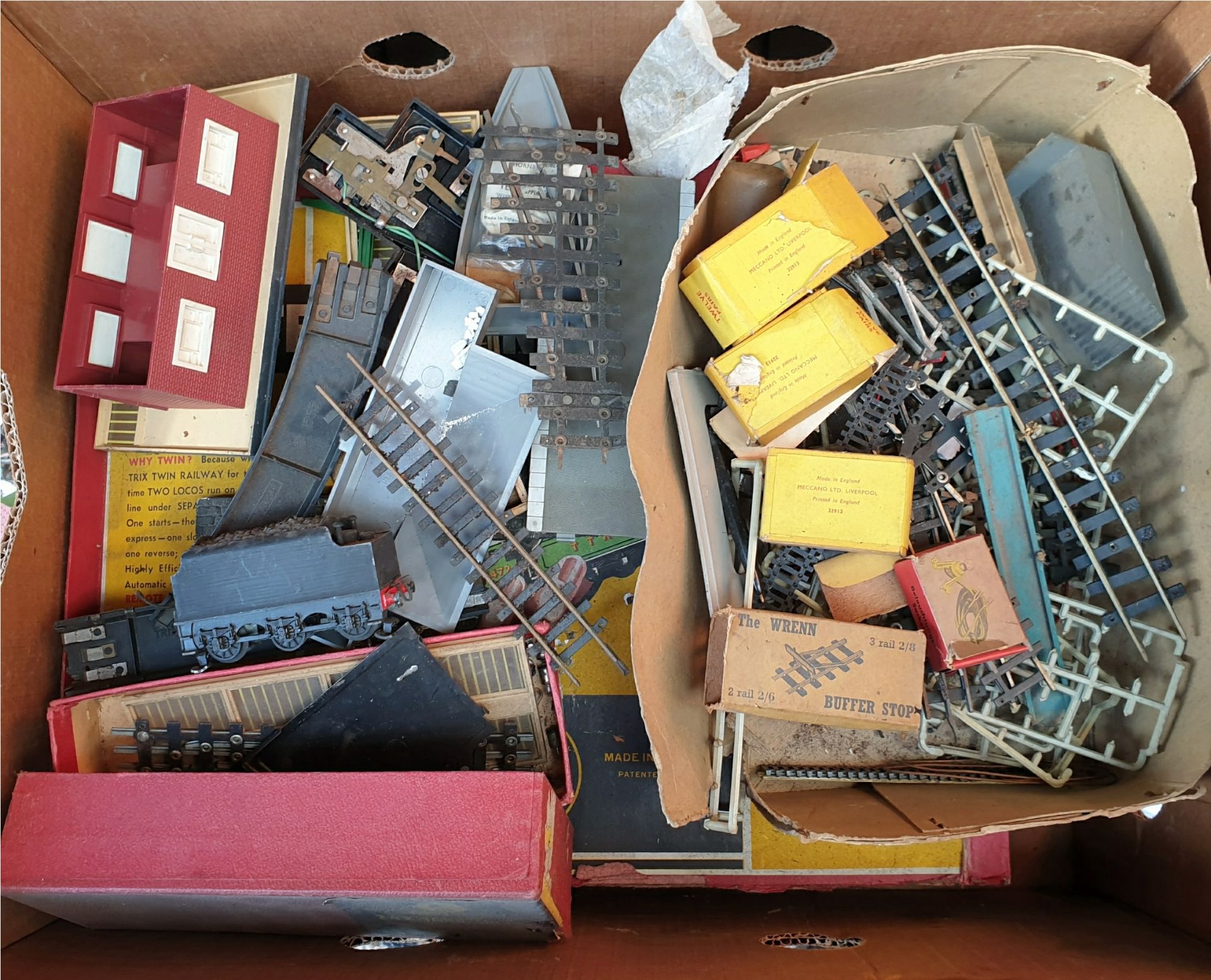 Vintage Box of Assorted Model Railway Parts & Buildings Includes Hornby Wren Meccano & TTR - Image 4 of 7