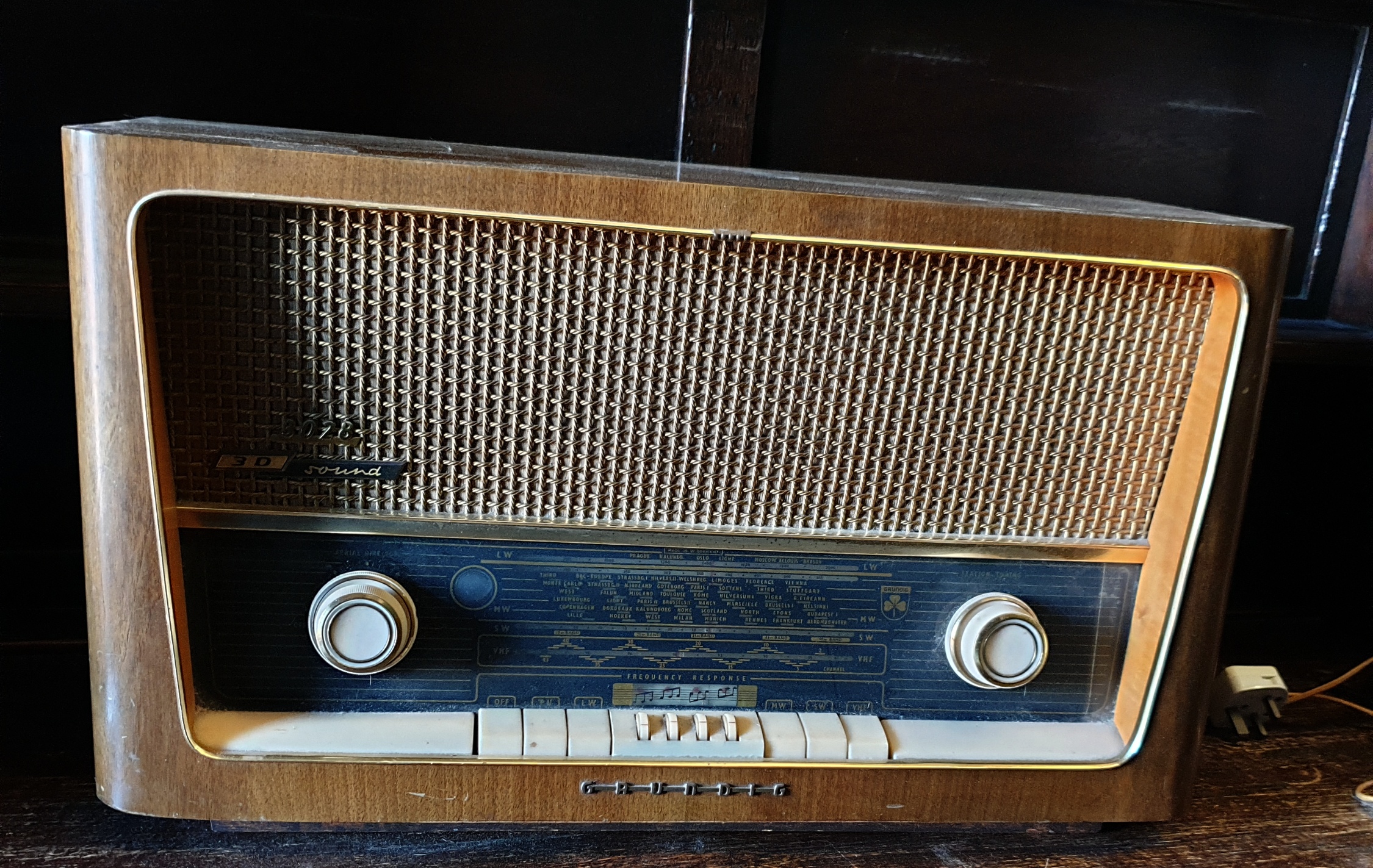 Vintage Grundig 3028 Valve Radio Wood Case