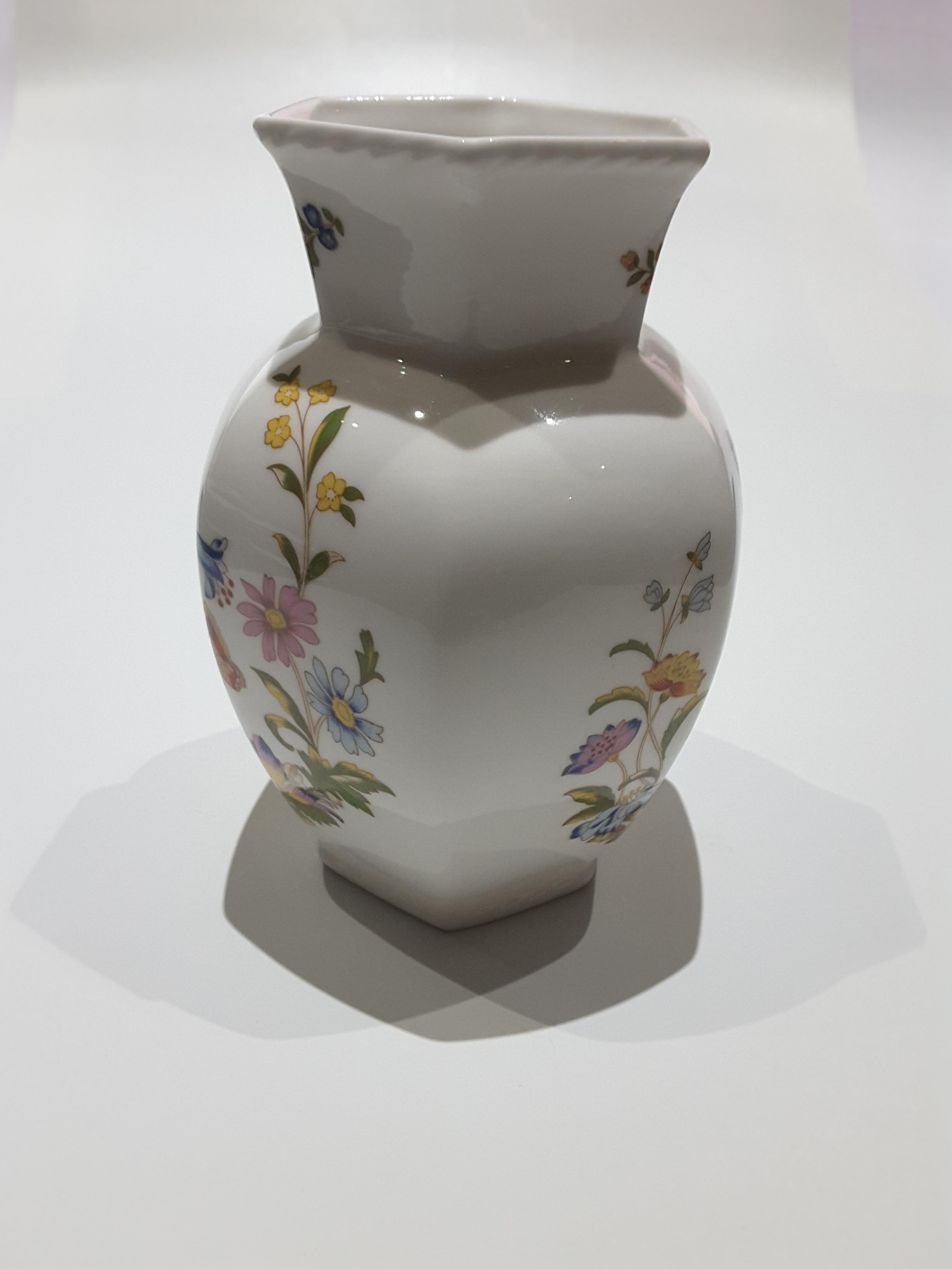 Aynsley Cottage Garden Hexagonal Vase - Image 4 of 6