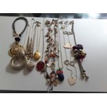 Costume Jewellery Pendants/Necklaces