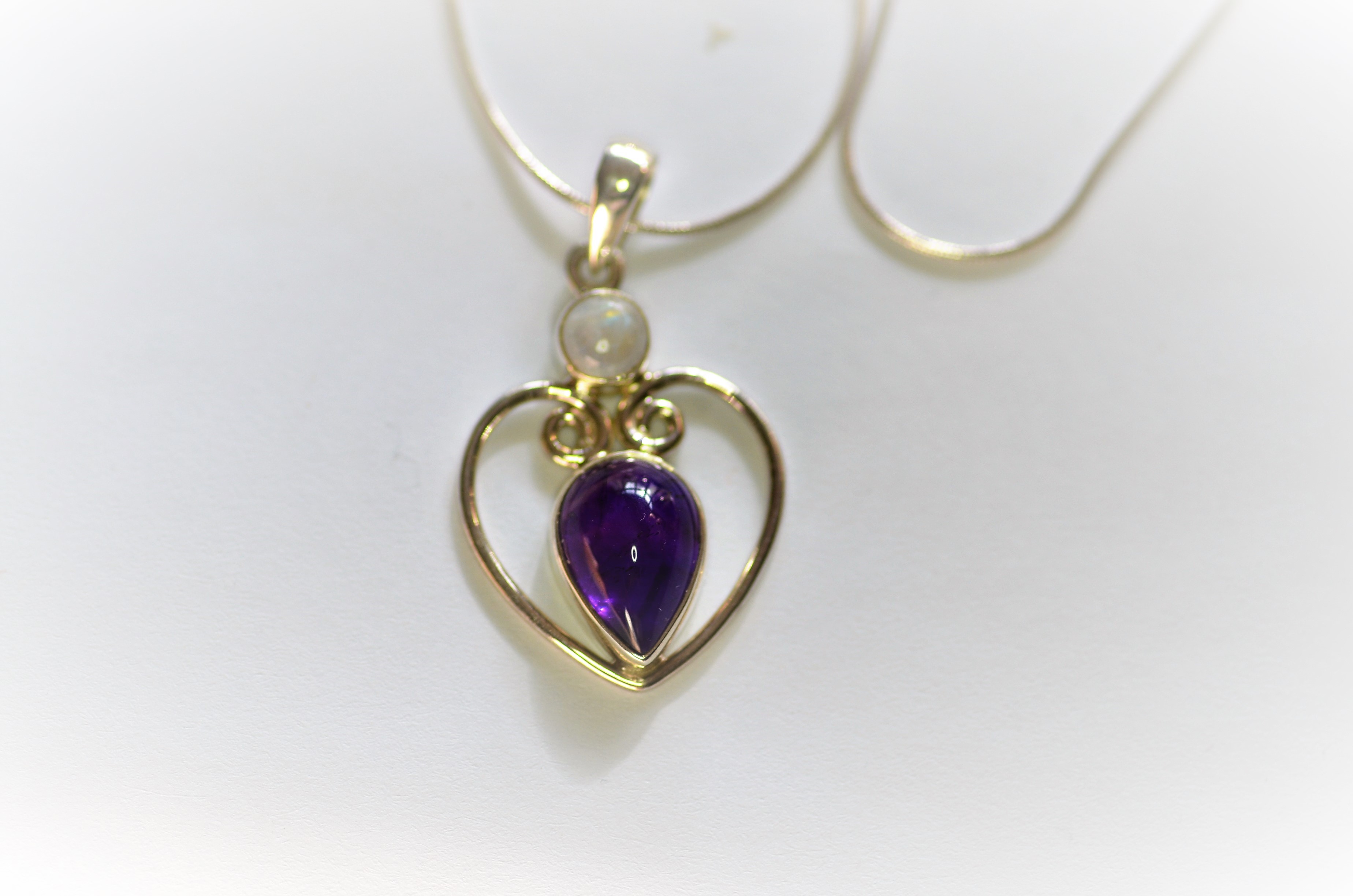 A Silver Amethyst & Opal Heart Shaped Pendant - Image 5 of 5