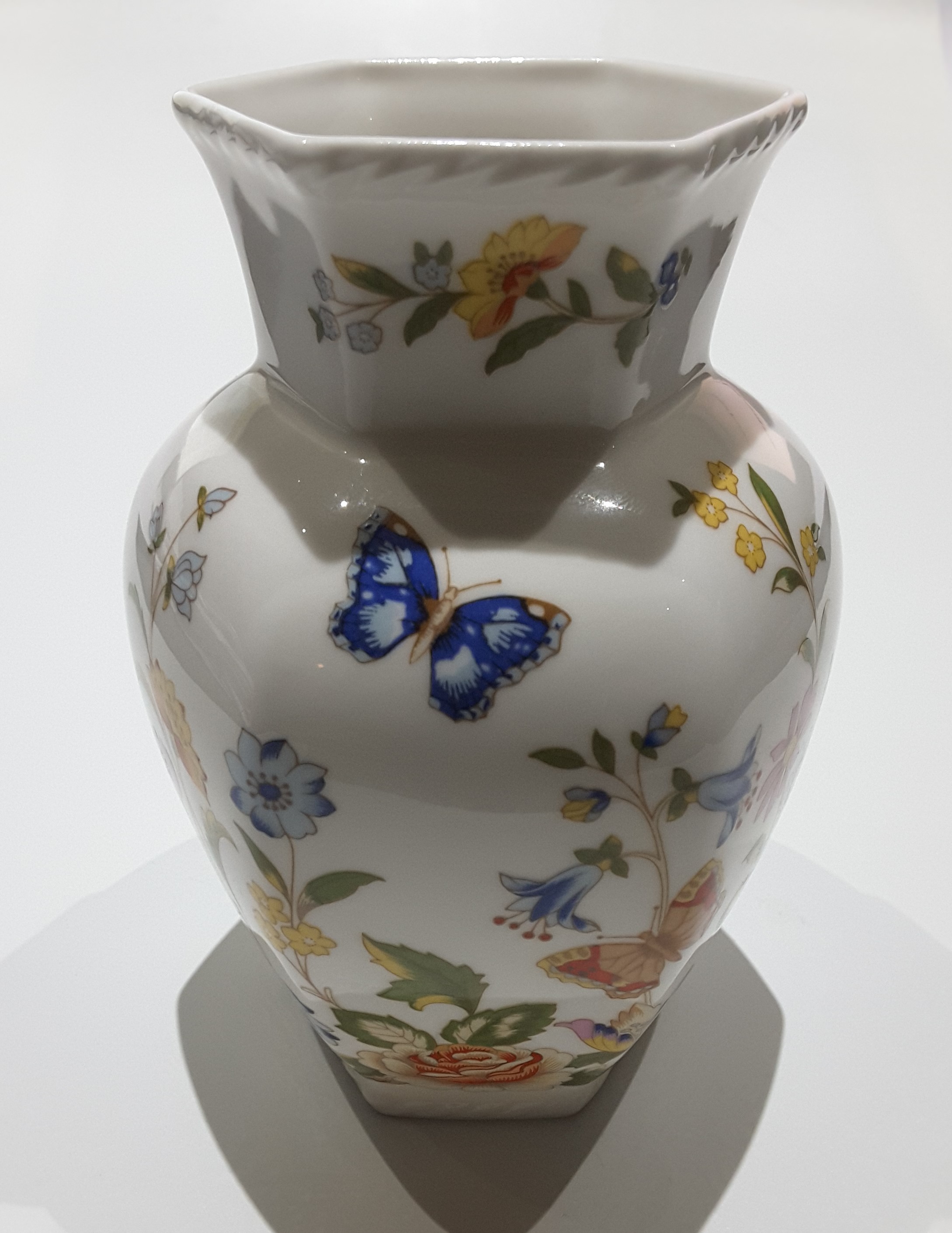 Aynsley Cottage Garden Hexagonal Vase - Image 2 of 6