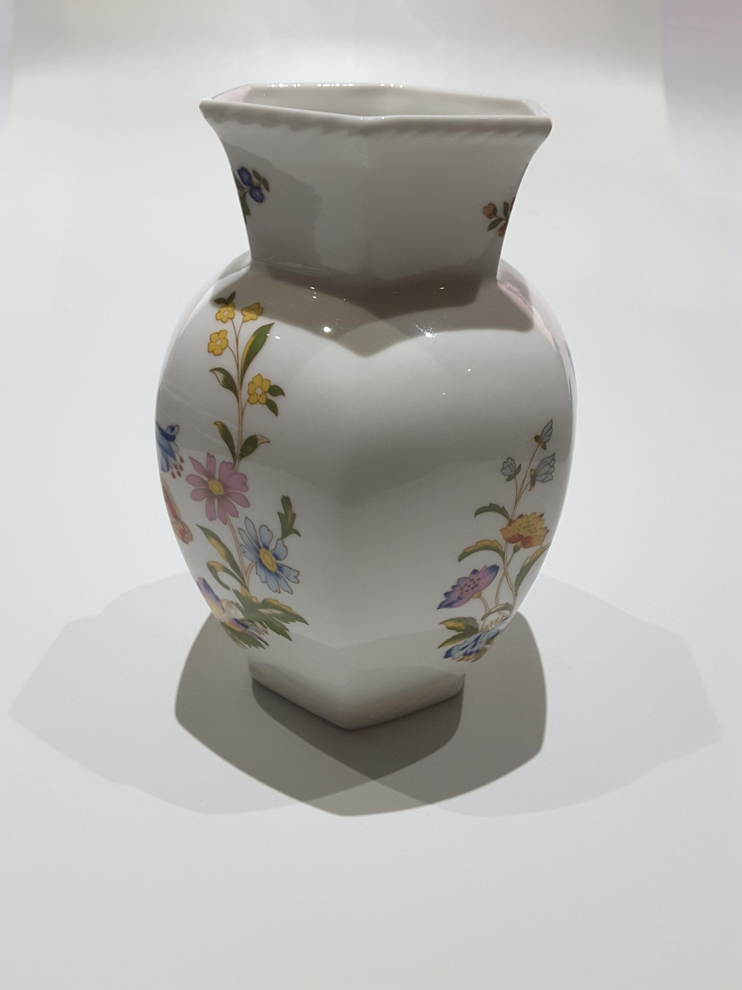 Aynsley Cottage Garden Hexagonal Vase - Image 3 of 6