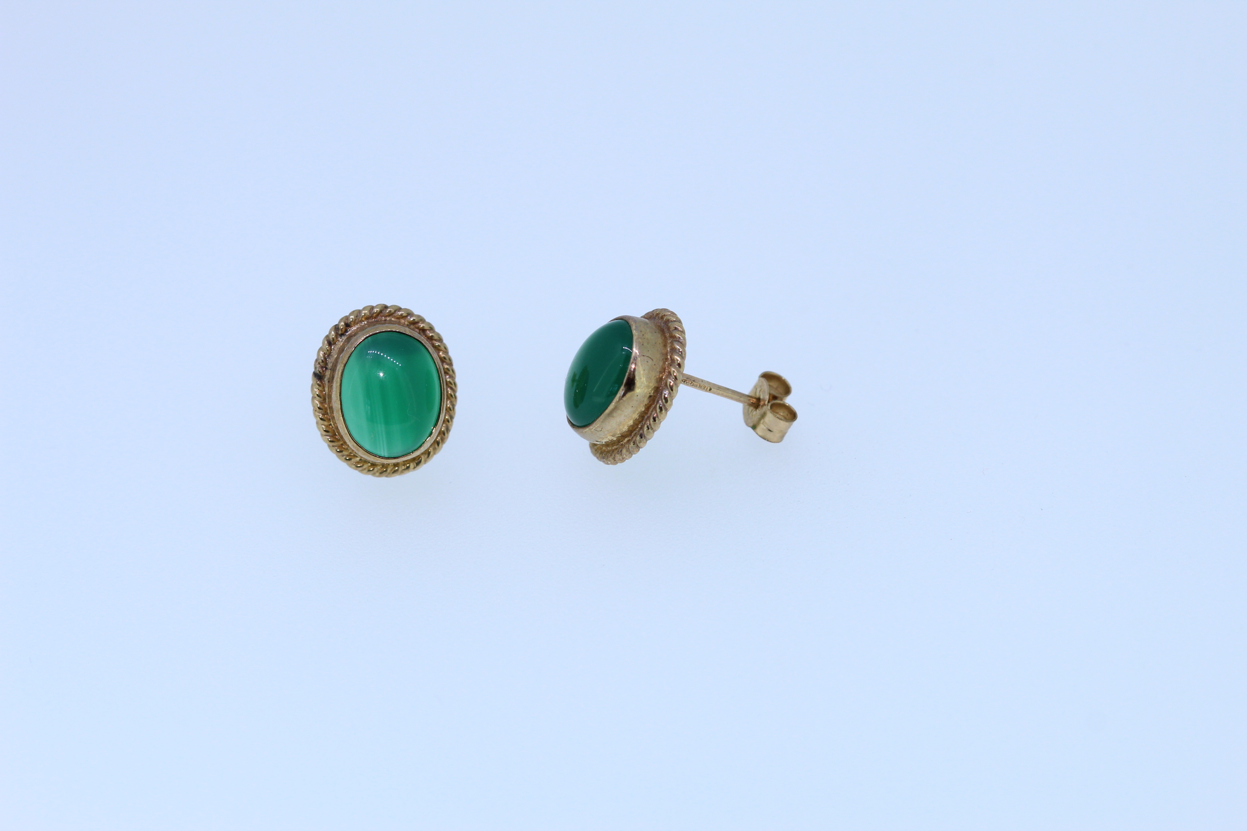 9ct Hallmark Yellow Gold Jadeite Stud Earrings - Image 3 of 5