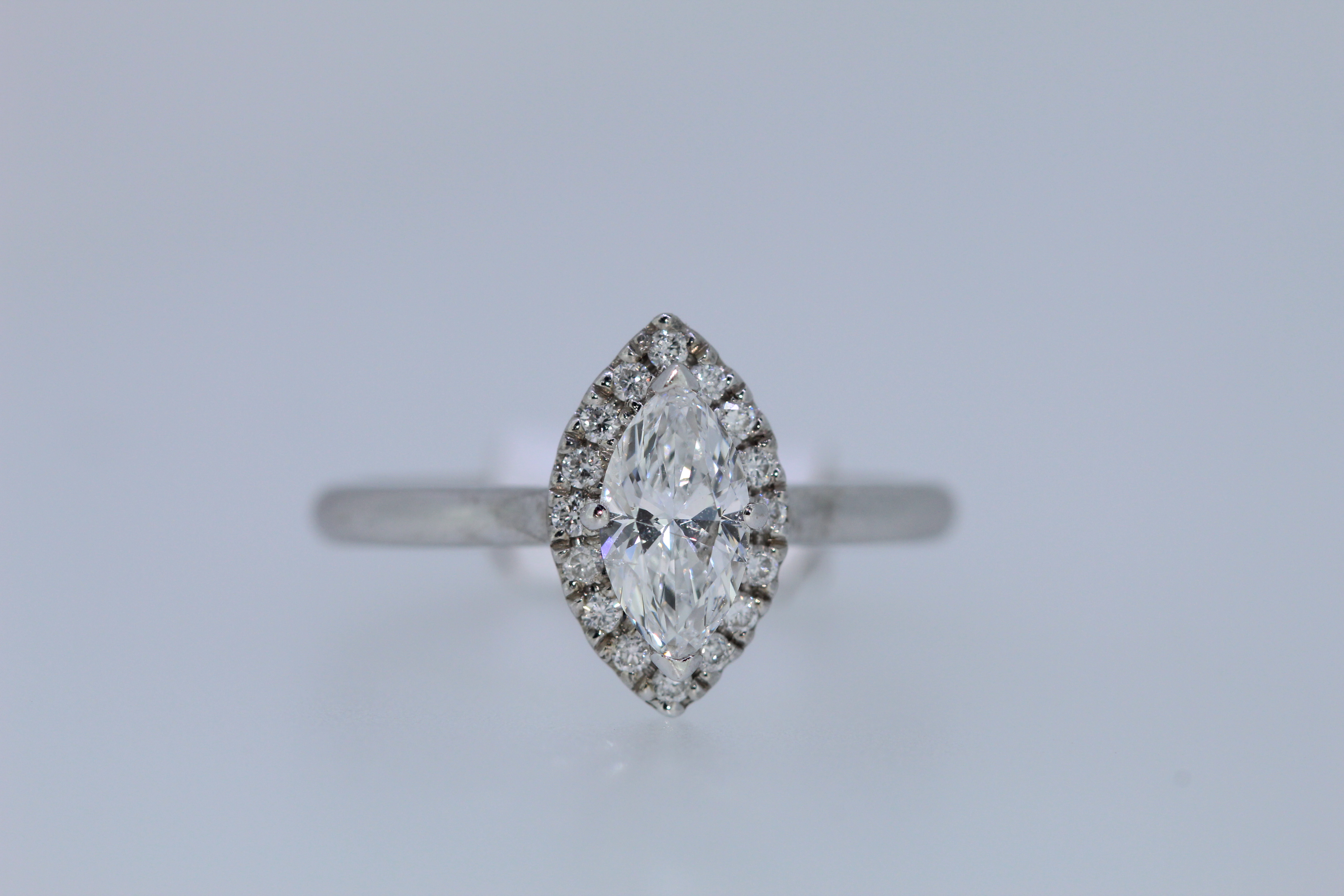 18ct Hallmarked White Gold Marquise Cut Diamond Ring - Image 4 of 4