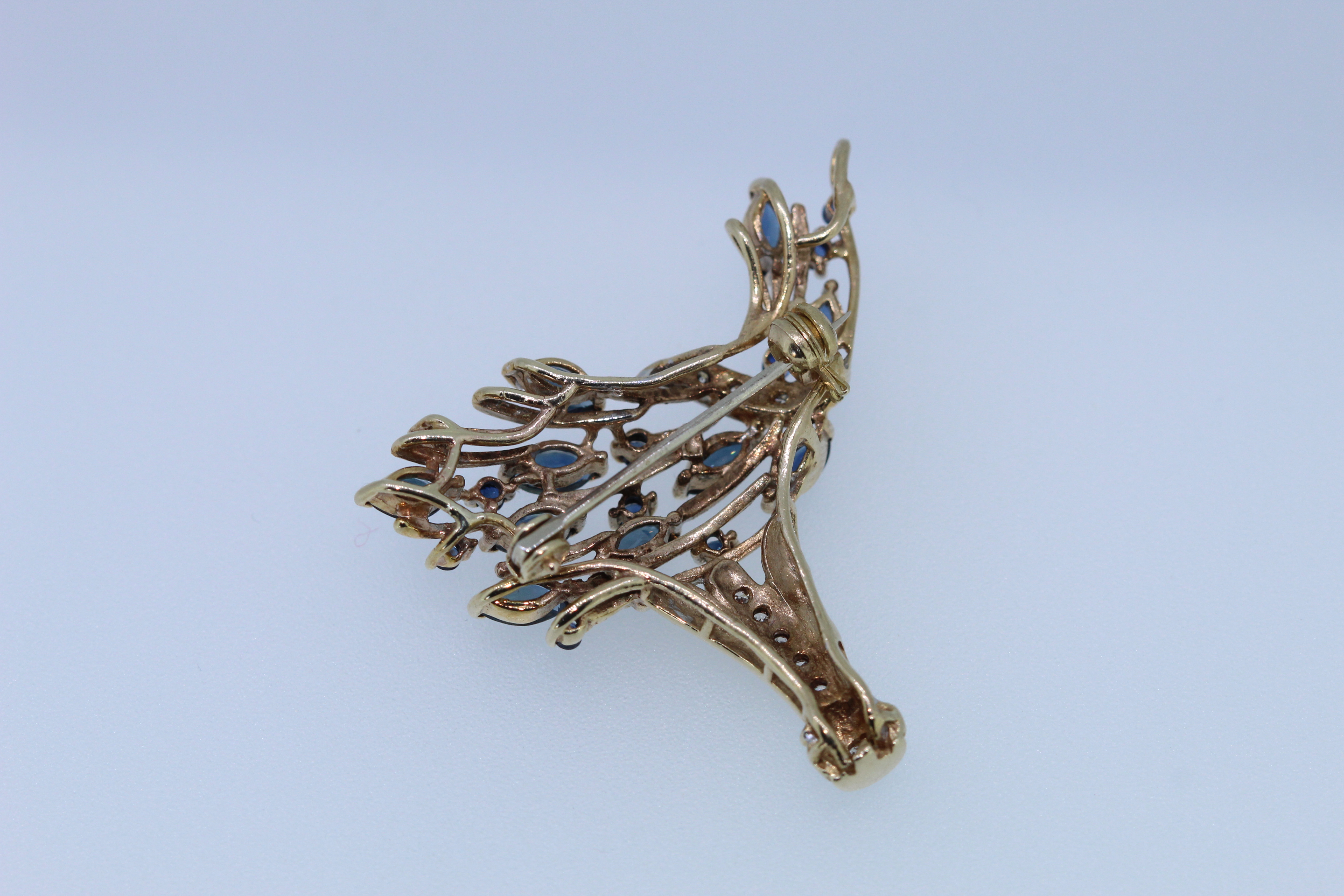 Yellow Metal Sapphire And Diamond Set Spray Broach - Image 2 of 4