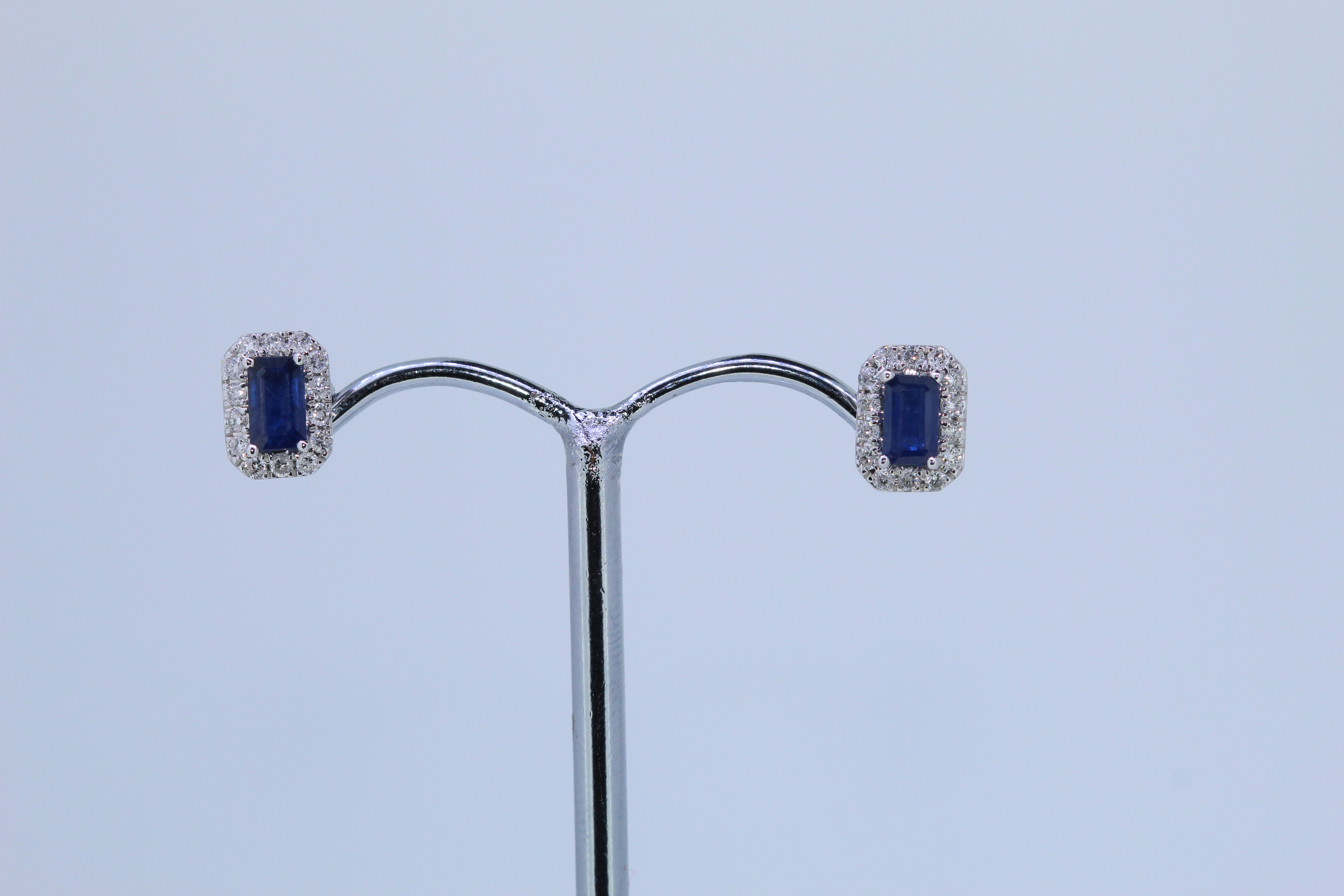 18ct Hallmark White Gold Sapphire And Diamond Stud Earring - Image 3 of 4