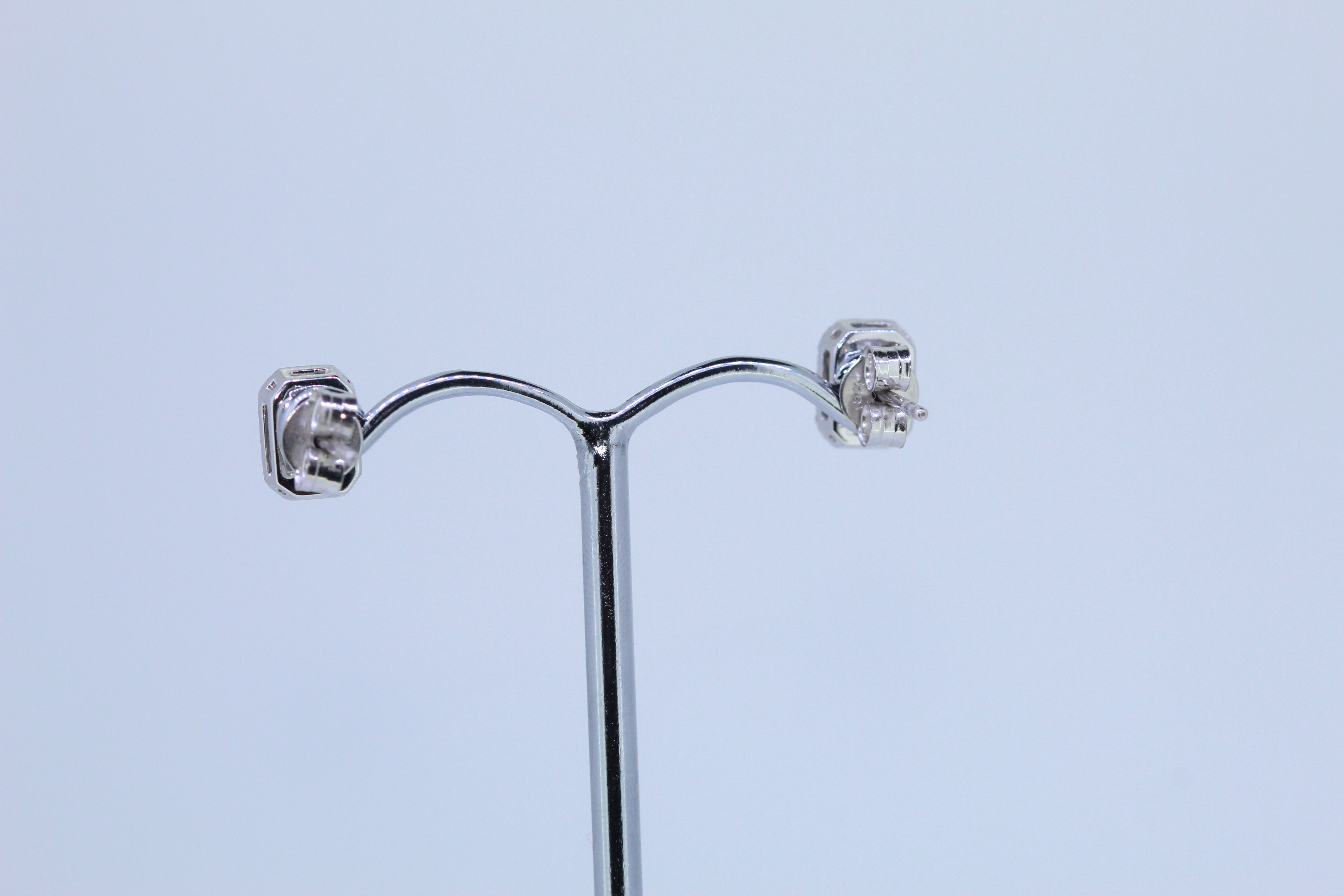 18ct Hallmark White Gold Sapphire And Diamond Stud Earring - Image 4 of 4