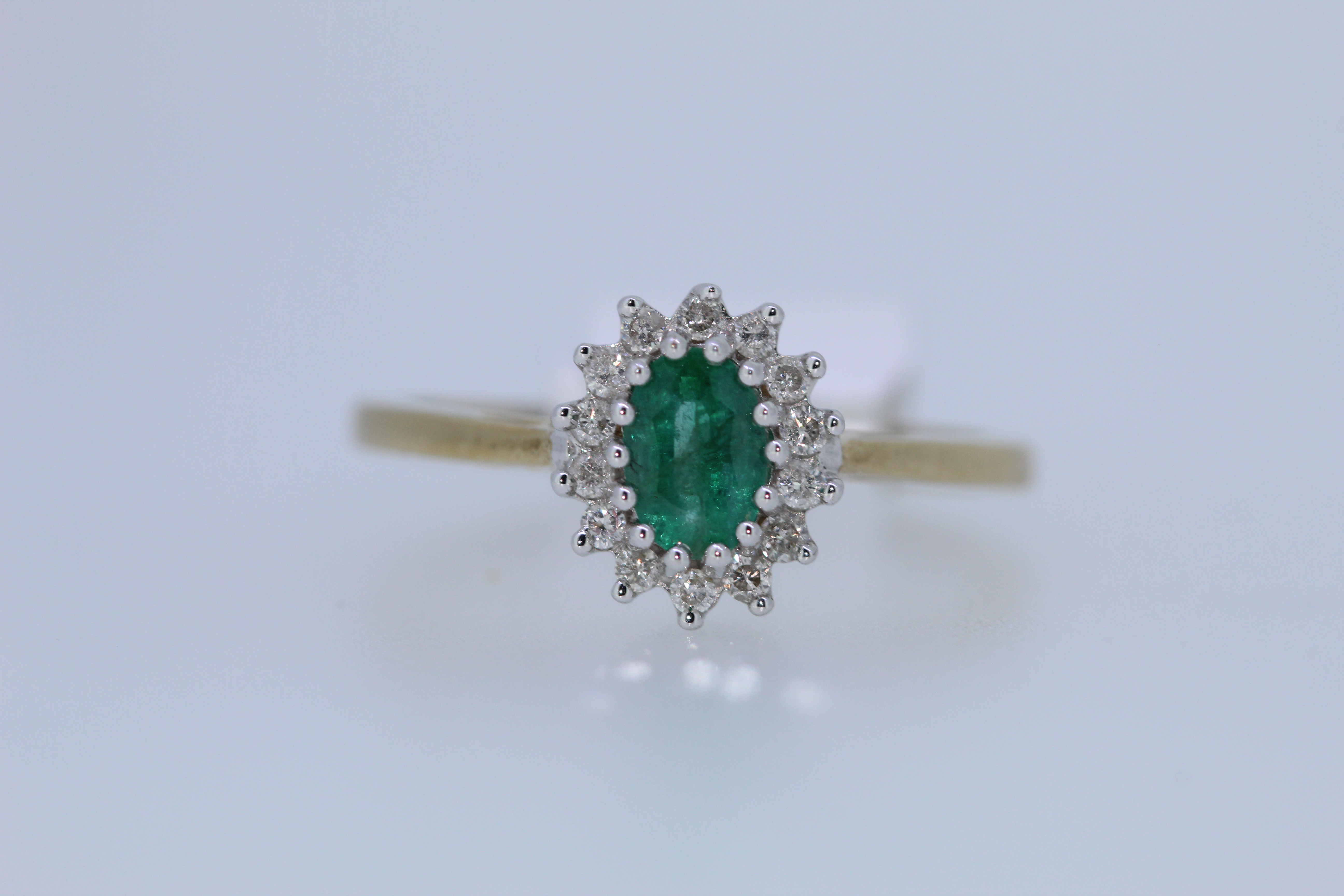 9ct Yellow Gold Emerald And Diamond Ring - Image 5 of 5