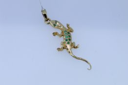 14Cy Yellow Gold Emerald Set Gecko Lizard Pendant