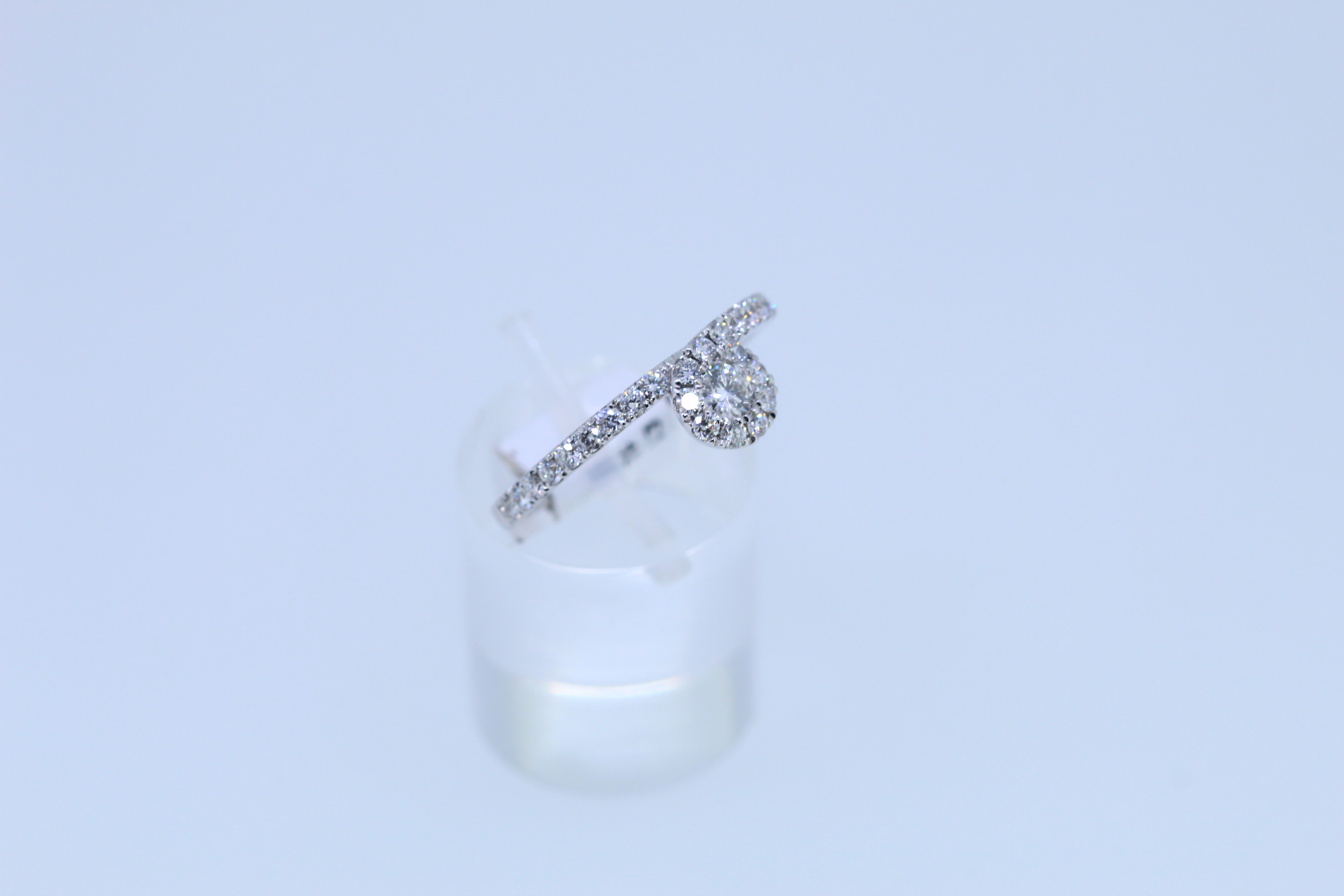 18ct Hallmark Diamond Set Ring - Image 5 of 5