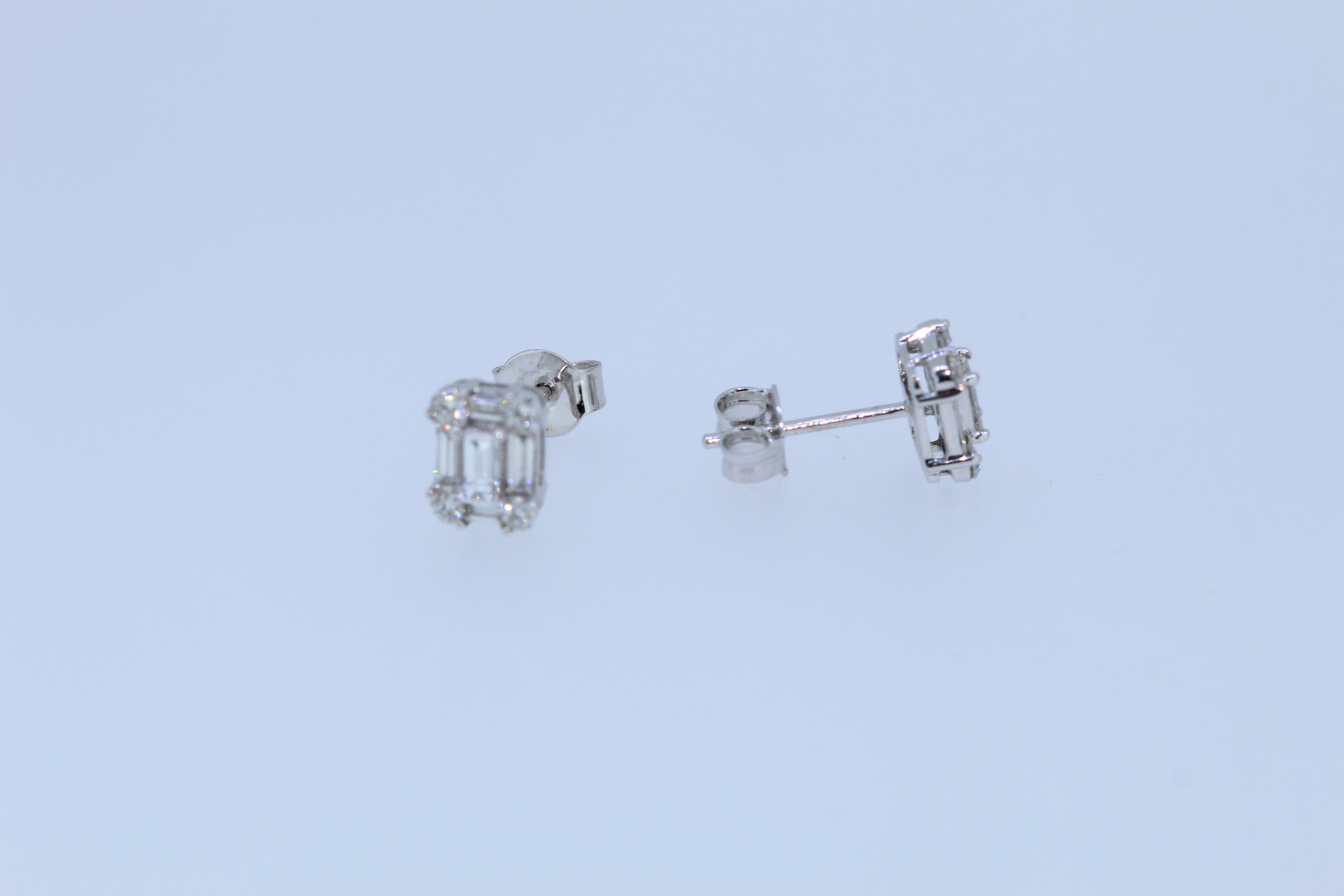 18ct White Gold Diamond Set Stud Earrings - Image 3 of 4