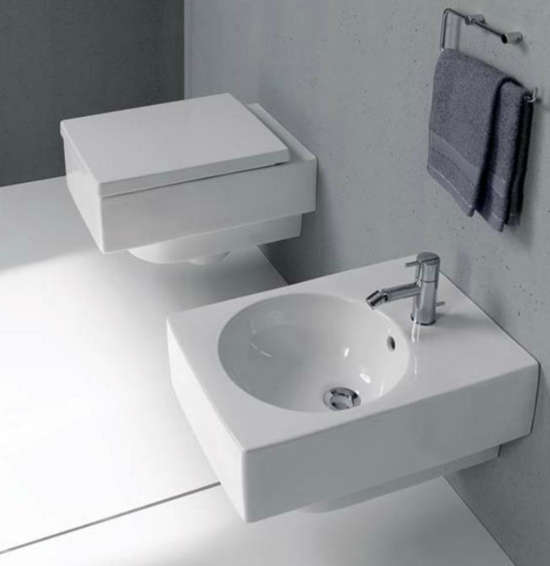 (PC136) Keramag Preciosa II Wall Hung Bidet.Wall hung Fits effortlessly into even the most cont... - Image 4 of 4