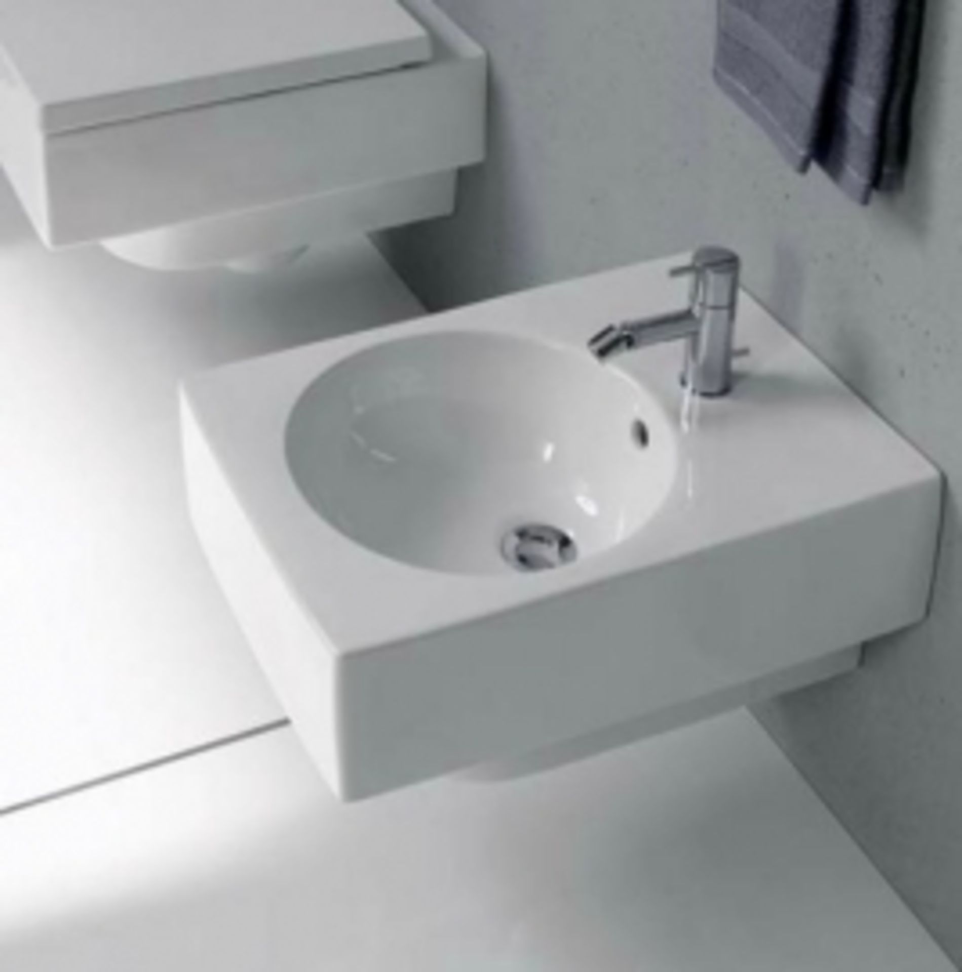 (PC136) Keramag Preciosa II Wall Hung Bidet.Wall hung Fits effortlessly into even the most cont...