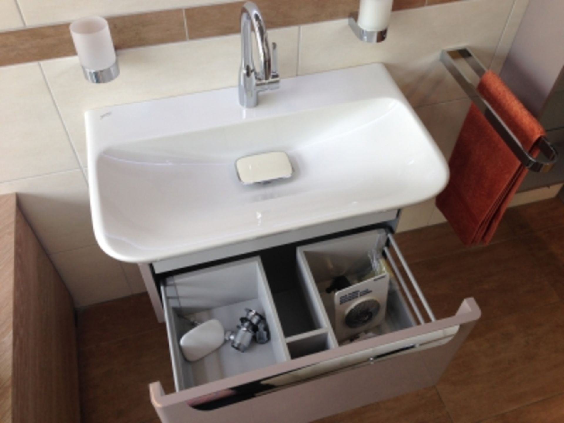 Brand New (LV23) Keramag 880mm Myday Taupe Vanity Unit. RRP £857.99. Comes complete with basin. Wall - Image 3 of 3