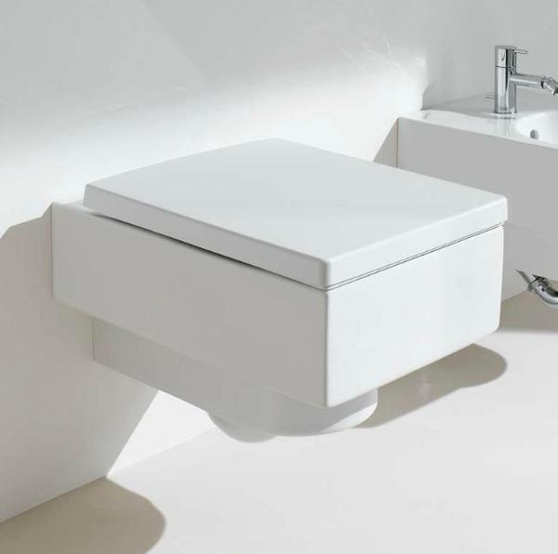 Brand New (RR110) Keramag Preciosa - Wash-down WC, 4,5 / 6 l, wall hung Fits effortlessly into even