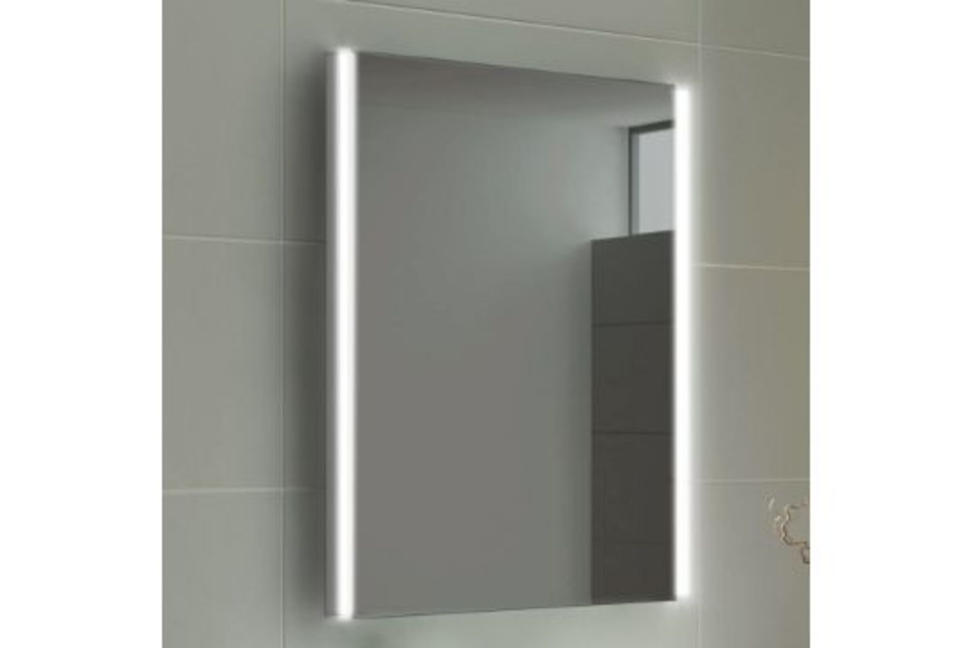 NEW & BOXED 500x700mm Modern Illuminated Battery LED Light Bathroom Mirror.RRP £249.99.MC158 R...