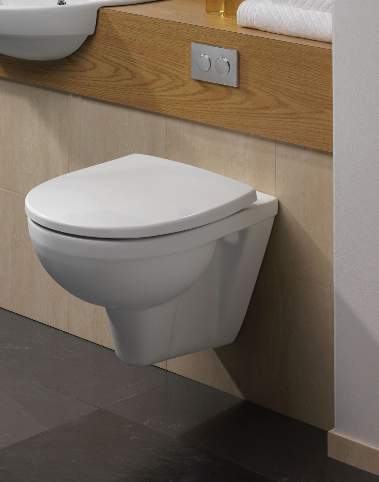 Brand New Twyford White Refresh Back to Wall Toilet, Floor Mounted Refresh Back to Wall Toilet.Seat