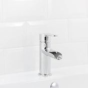 NEW (Z93) Colina 1 lever Chrome-plated Waterfall Basin Mono mixer Tap. This modern style chrome...