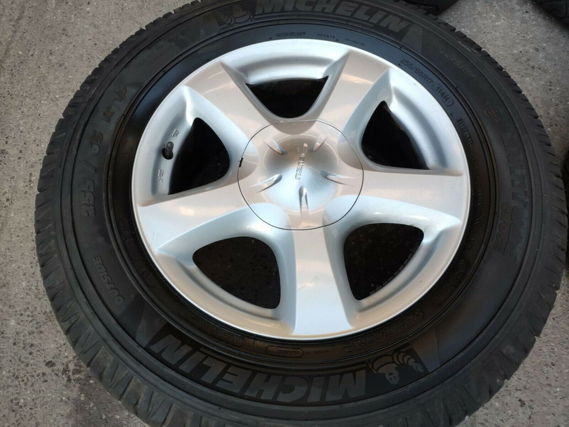 Isuzu D-Max 4x 17" Alloy Wheel Set + 7-9mm 255/65 R17 Michelin Tyres - Image 6 of 9