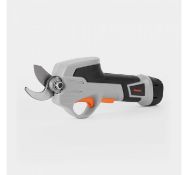 (DD39) 7.2V Cordless Pruner Powered by a 7.2V lithium-ion battery pack (replacements sold sepa...