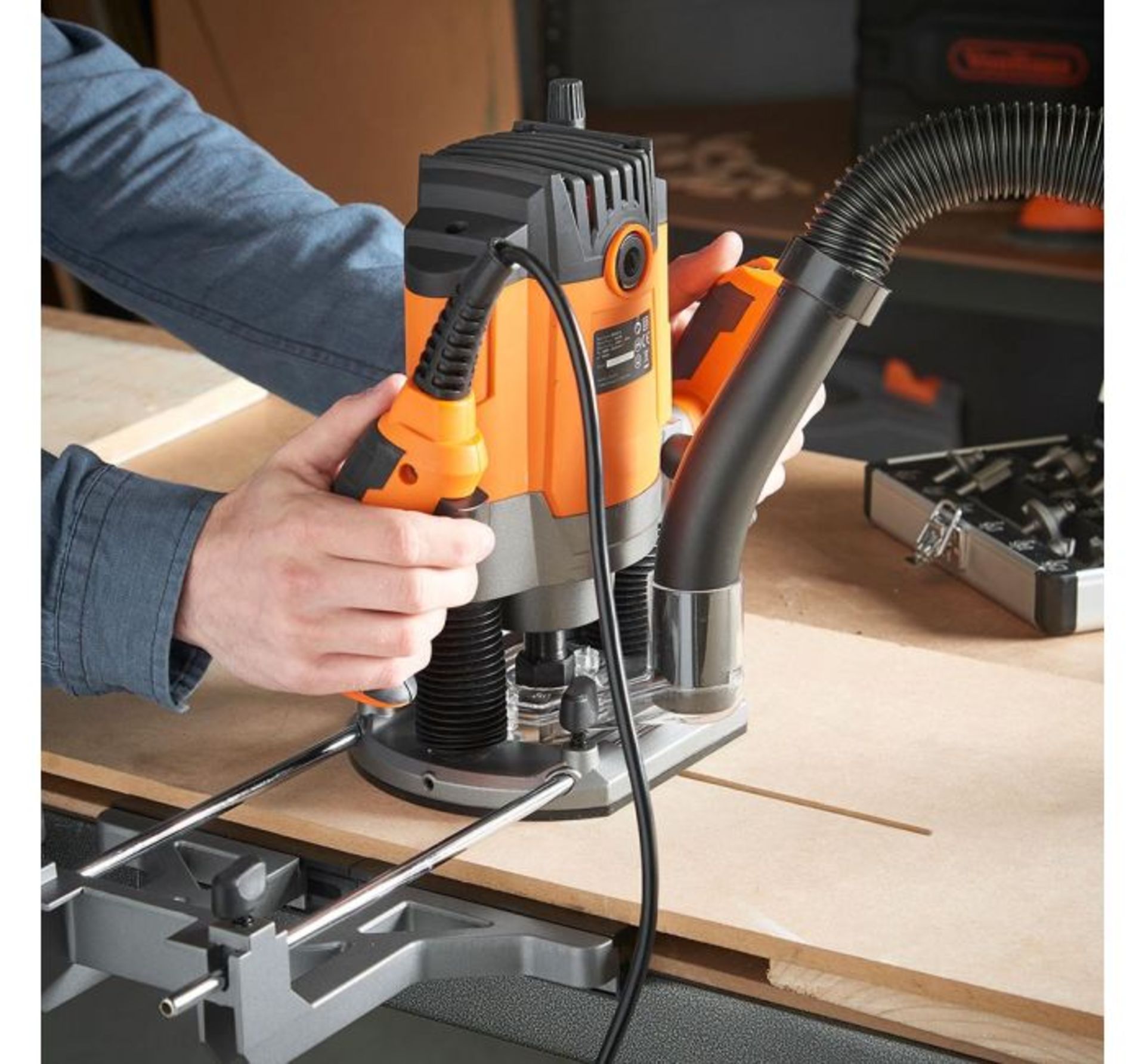 (DD21) 1600W Router Make easy work of all carving tasks, including routing, polishing, contour... - Image 2 of 3
