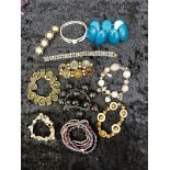 Mixed Lot 10 vintage style braclets.