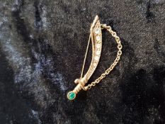 Scimitar shaped brooch