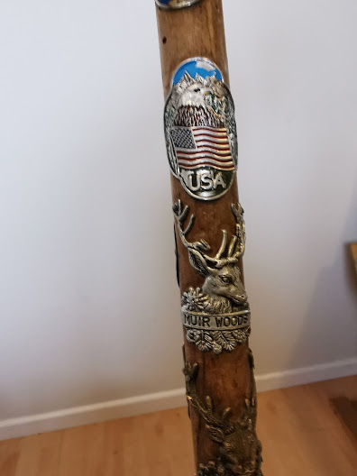 Walking stick with 16 Vintage Tourist Pin in badges - Image 2 of 5