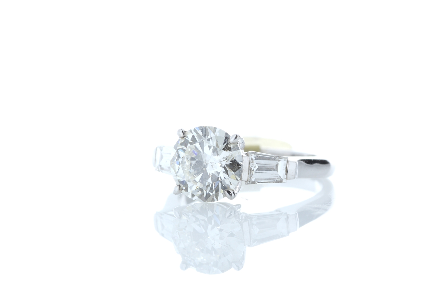 18ct White Gold Baguette Shoulders Diamond Ring 2.20 Carats - Image 2 of 5