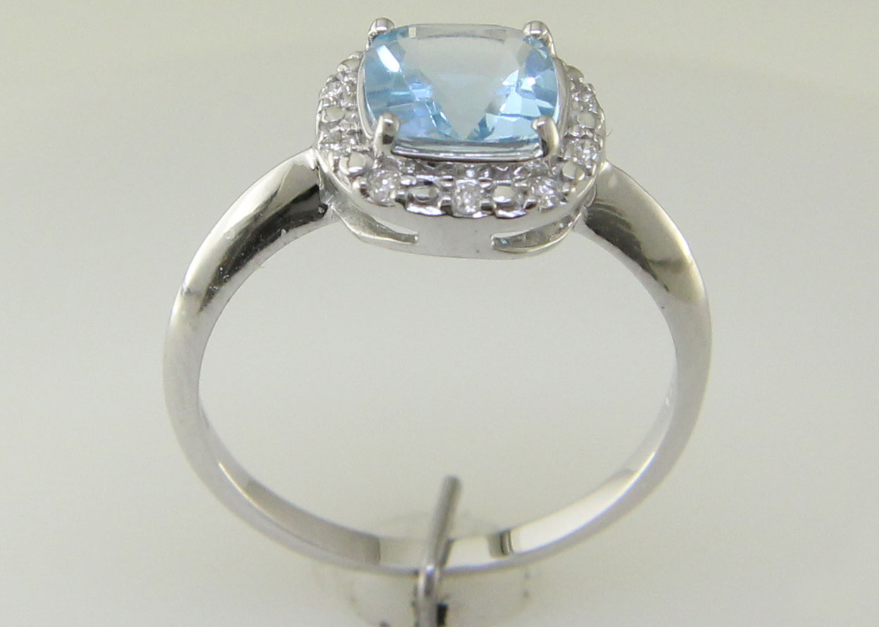 9ct White Gold Diamond And Blue Topaz Ring - Image 5 of 9