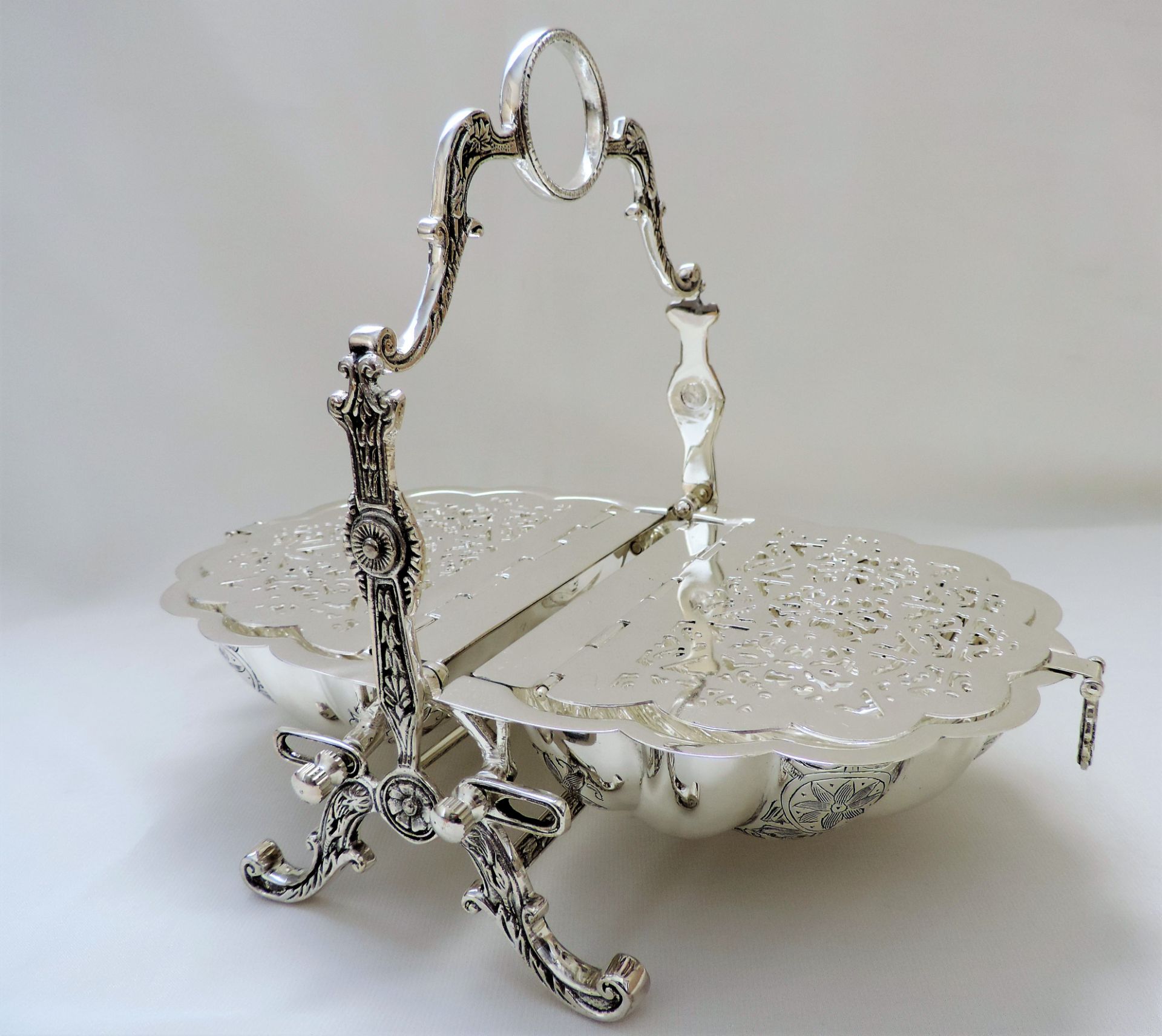 Antique Silver Plate Bun Warmer/Biscuit Warmer - Image 7 of 12