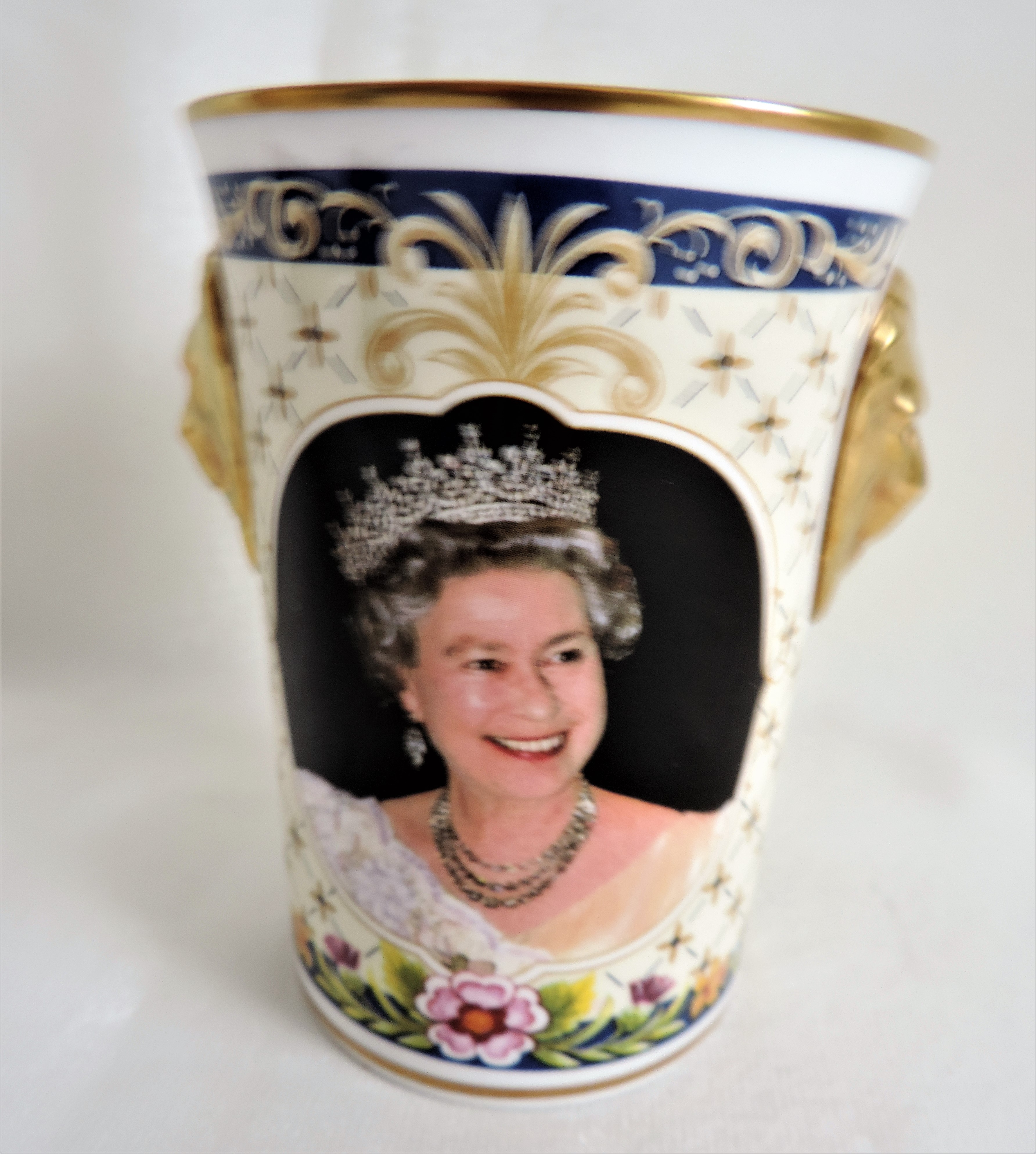 Caverswall Lion Mask Beaker 75th Birthday Tribute Queen Elizabeth II - Image 4 of 5