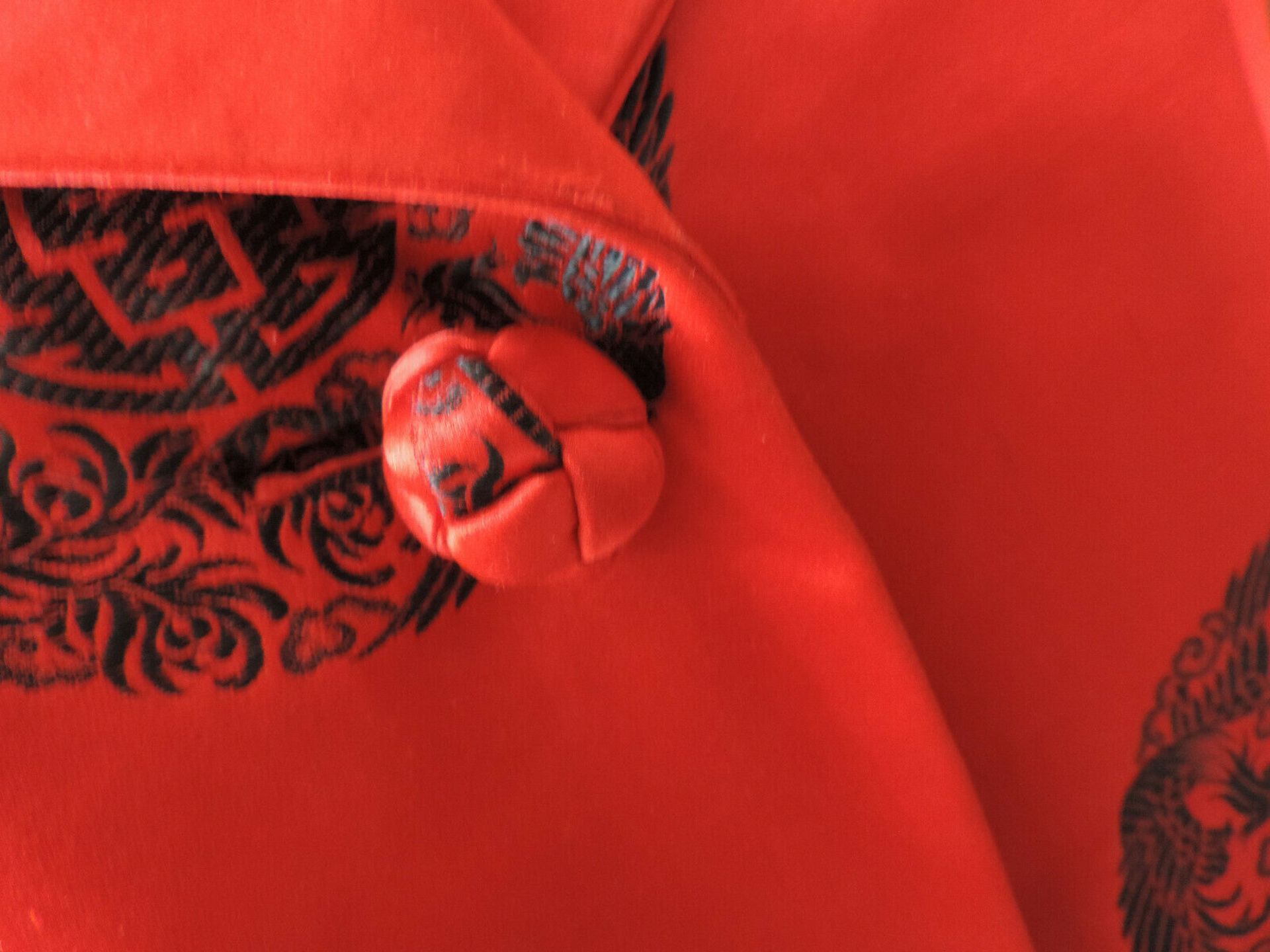 Vintage Chinese Silk Coat Ying Tai Ltd of Hong Kong - Image 4 of 8