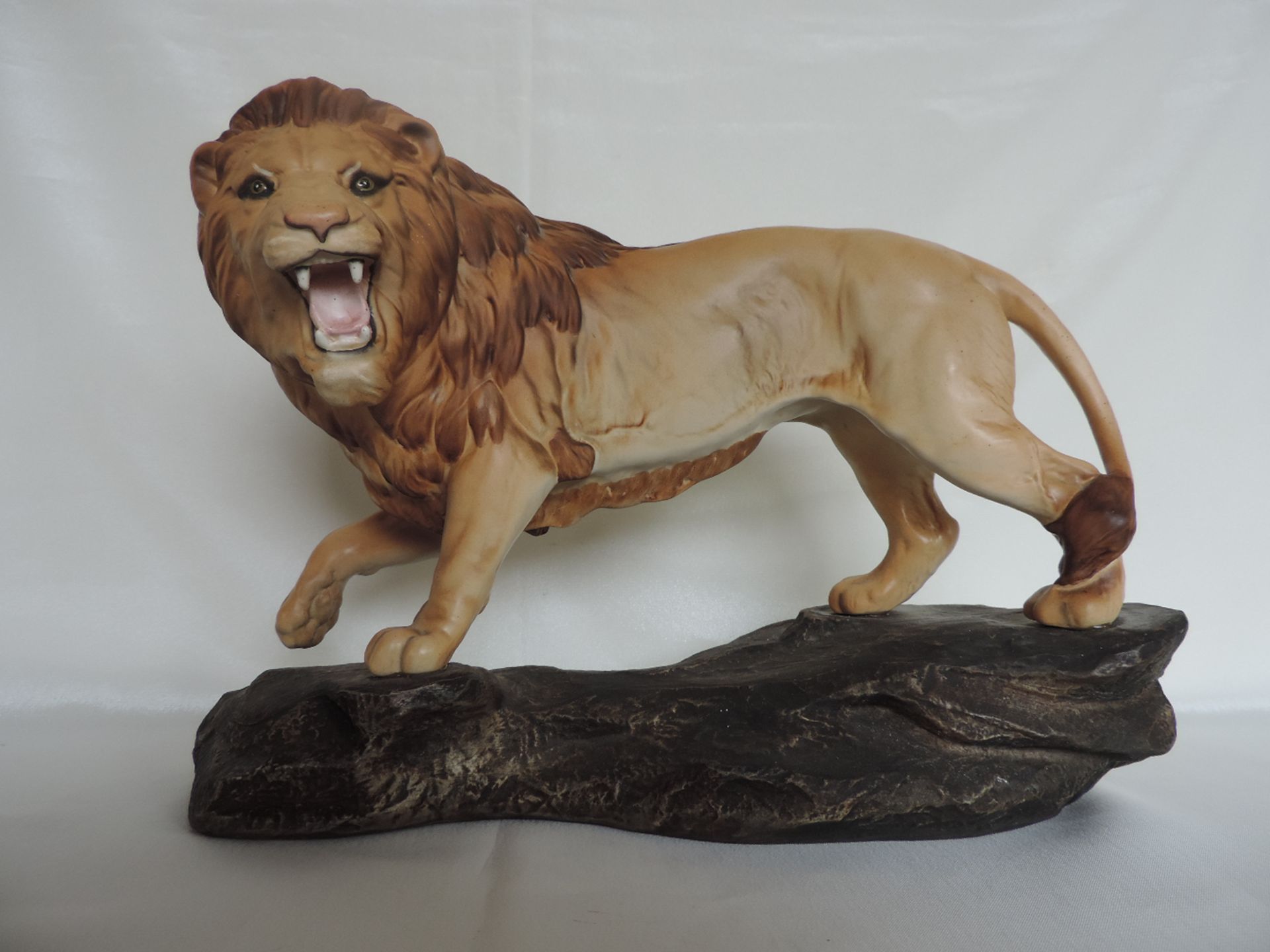 Beswick Lion on a Rock Figurine - Image 3 of 9