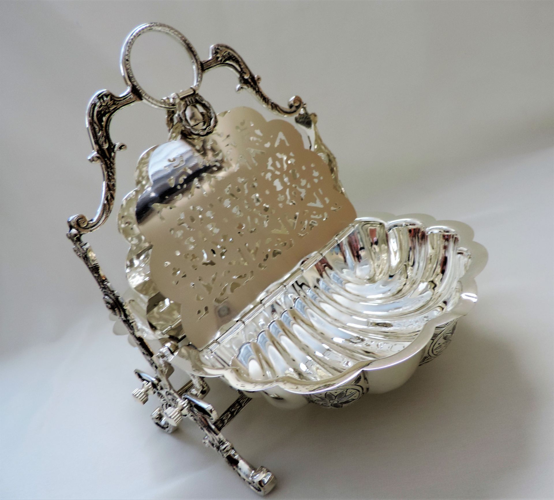 Antique Silver Plate Bun Warmer/Biscuit Warmer - Image 9 of 12