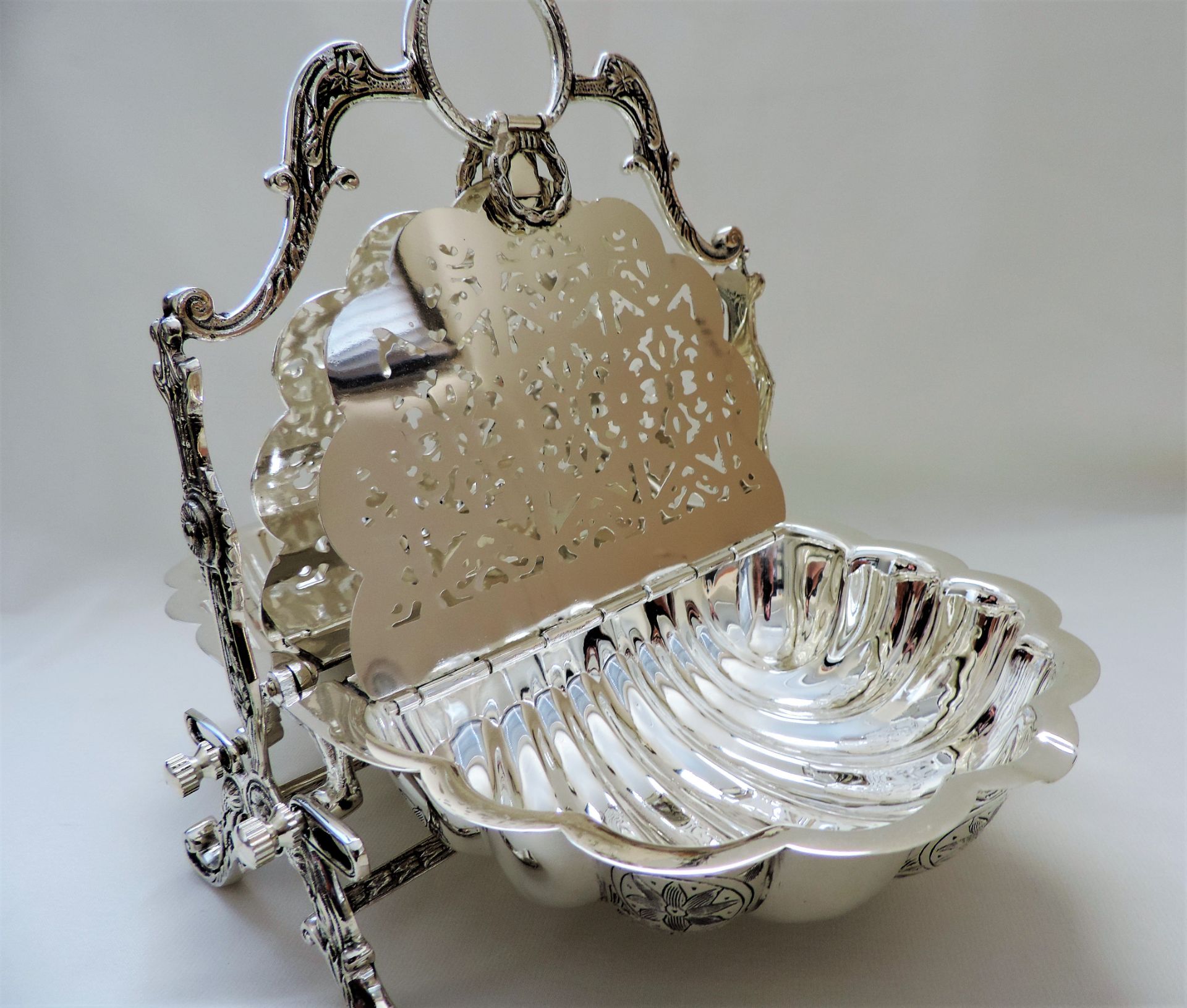 Antique Silver Plate Bun Warmer/Biscuit Warmer - Image 12 of 12