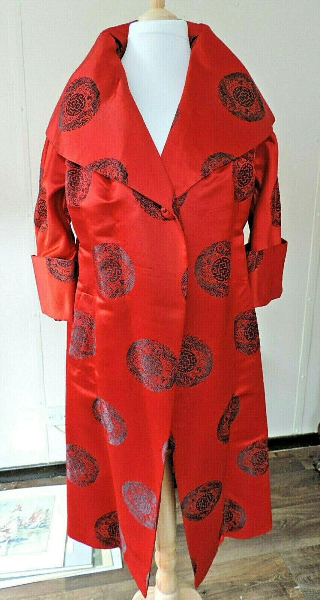 Vintage Chinese Silk Coat Ying Tai Ltd of Hong Kong - Image 2 of 8