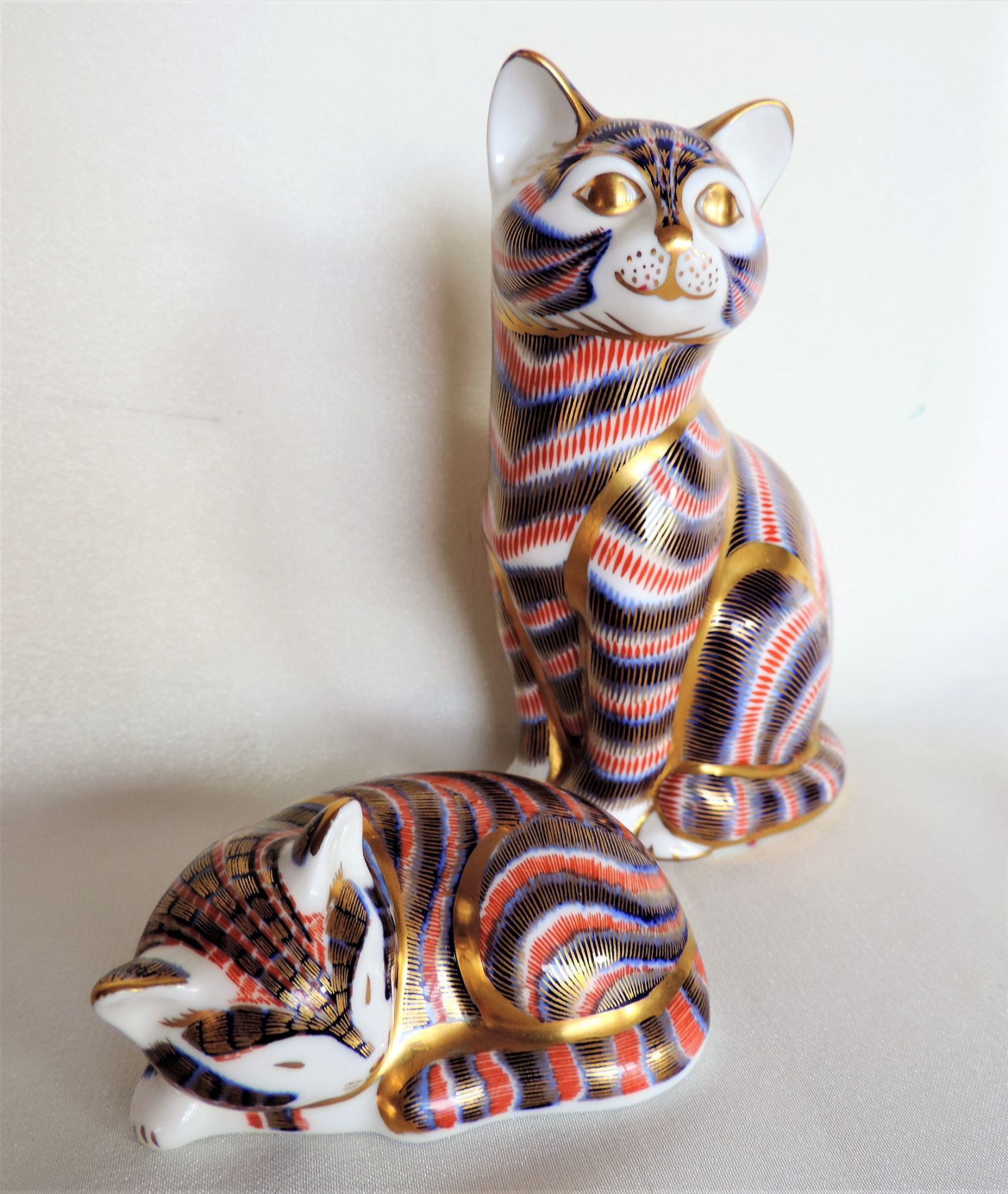 Royal Crown Derby Cat & Sleeping Kitten Paperweights Gold Stoppers - Image 2 of 5