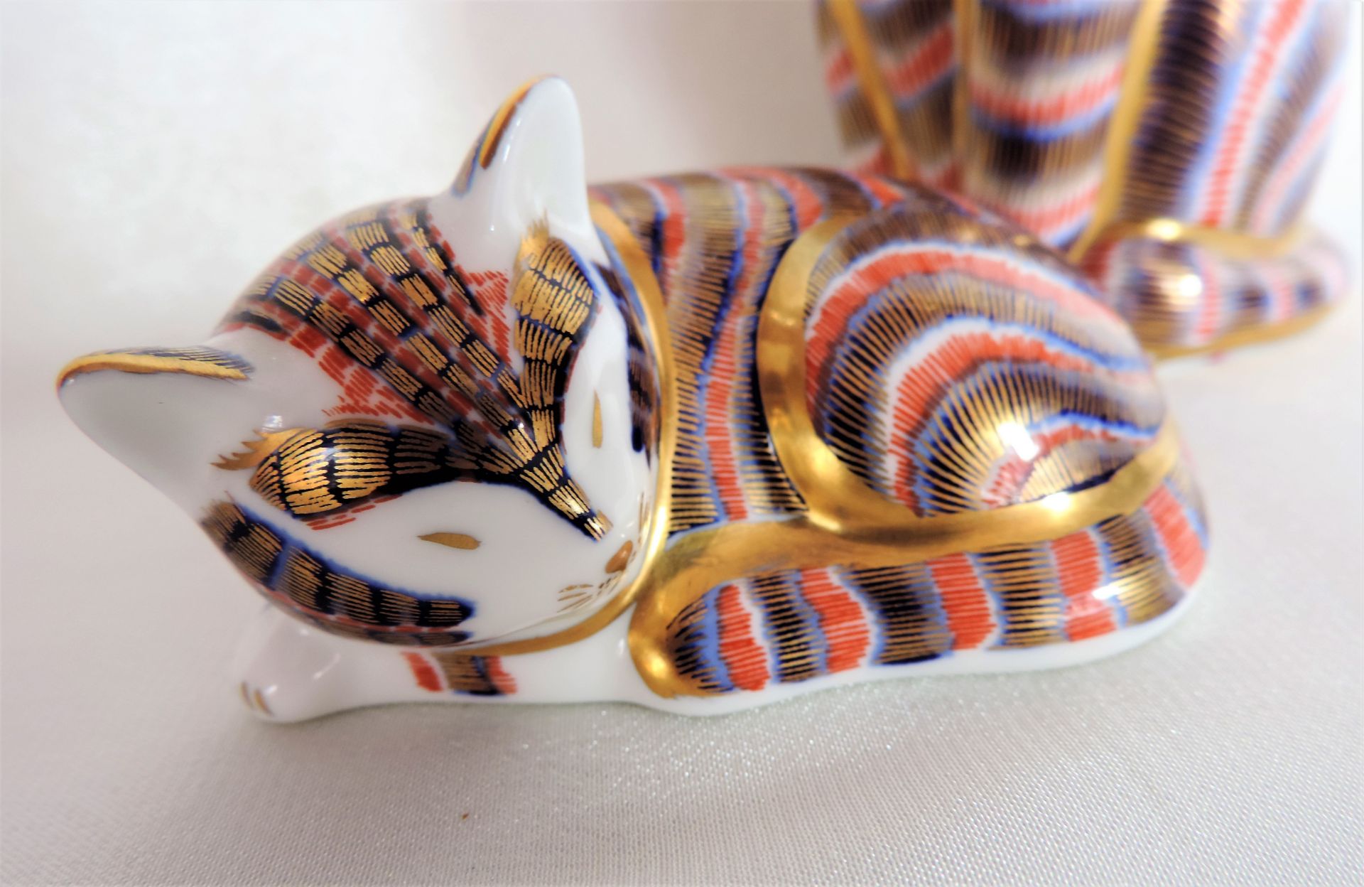 Royal Crown Derby Cat & Sleeping Kitten Paperweights Gold Stoppers - Image 5 of 5