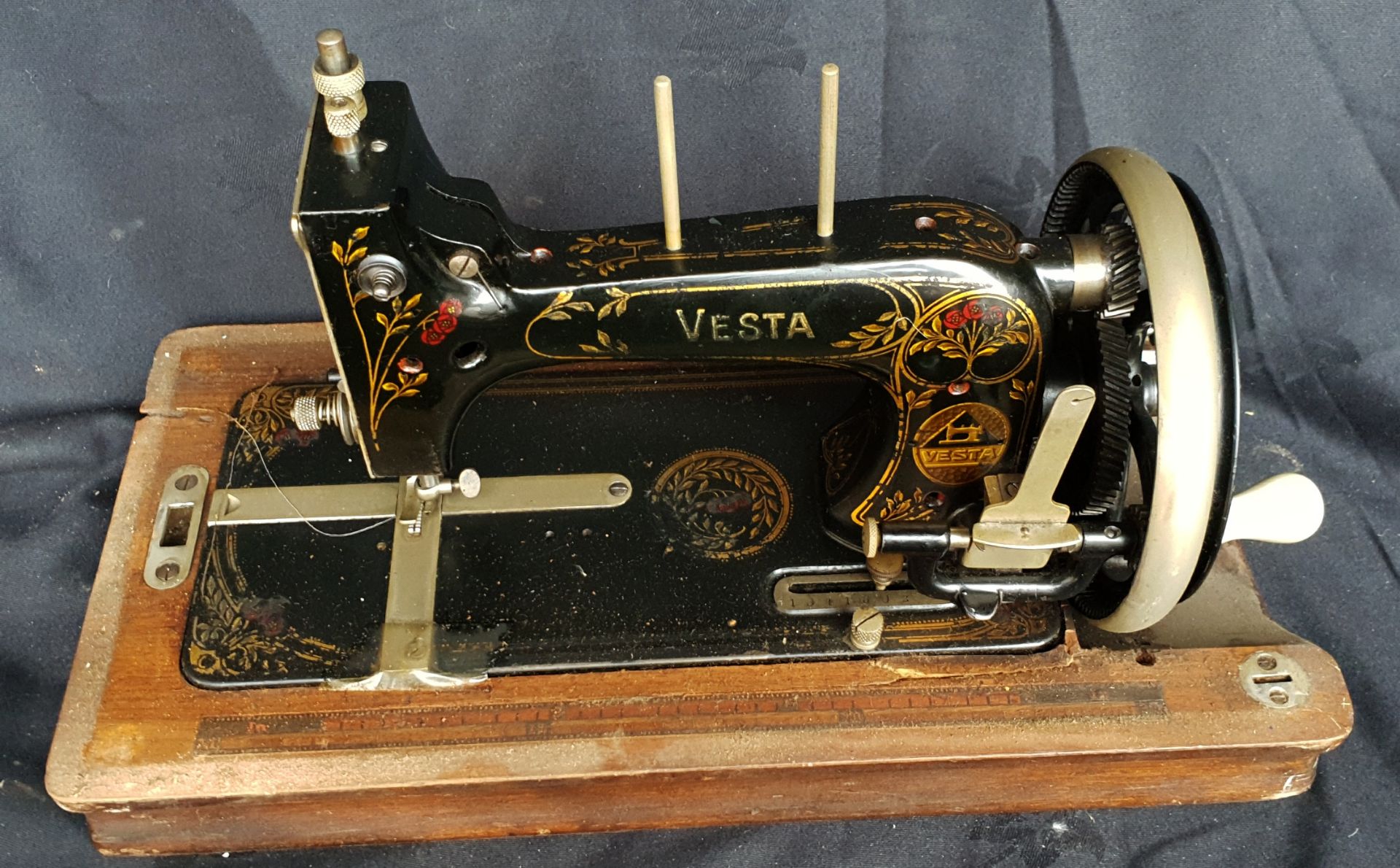 Antique Vesta Sewing Machine In Original Case