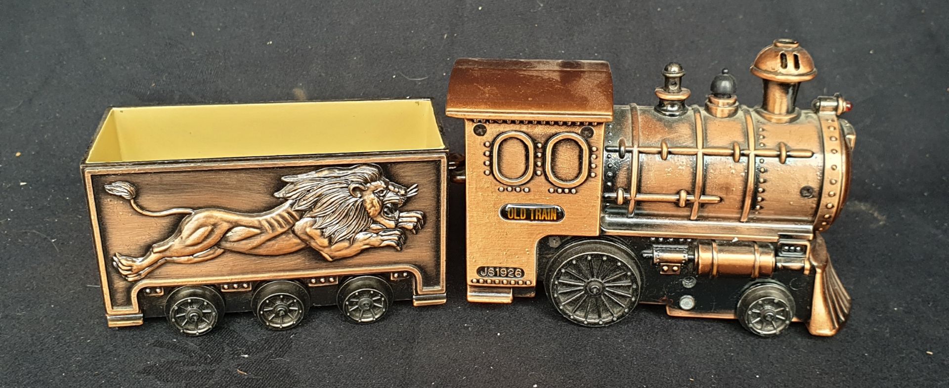 Vintage Train Novelty Table Lighter (A/F) - Image 3 of 3