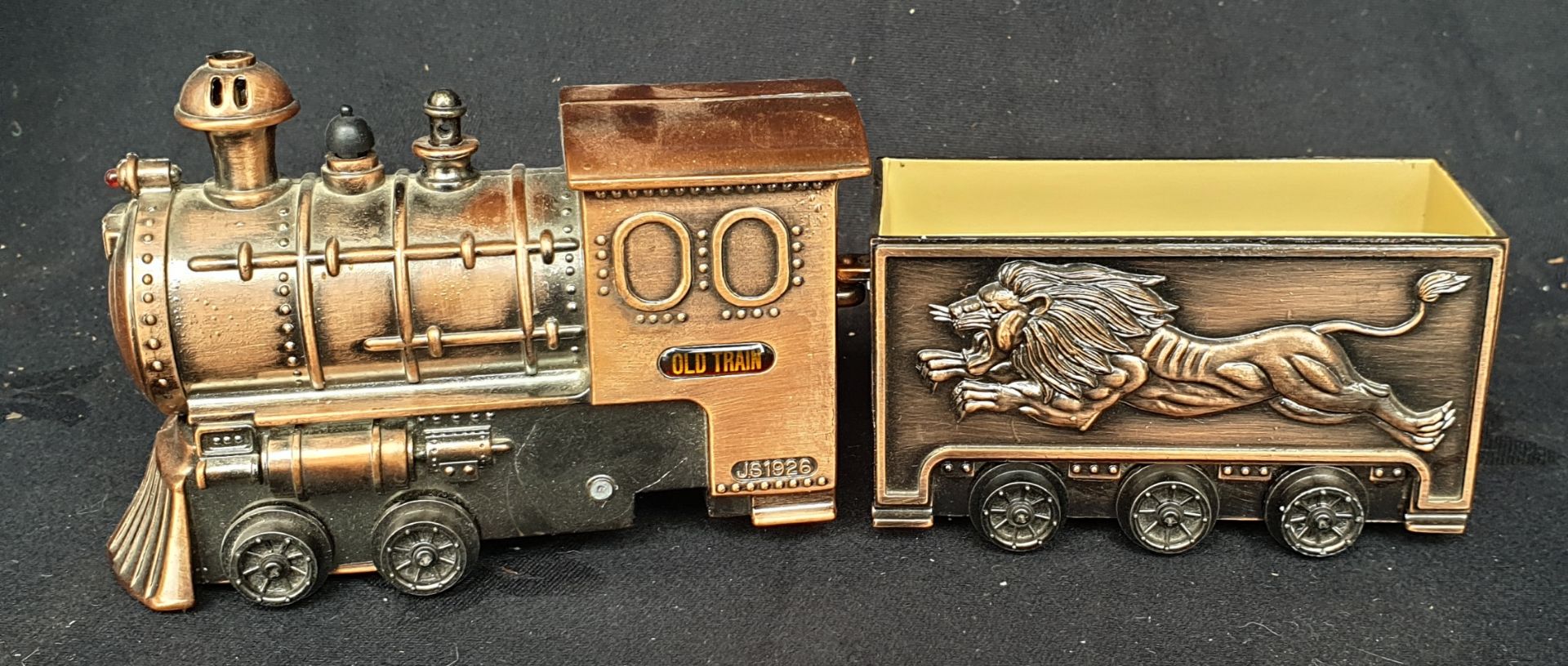 Vintage Train Novelty Table Lighter (A/F) - Image 2 of 3